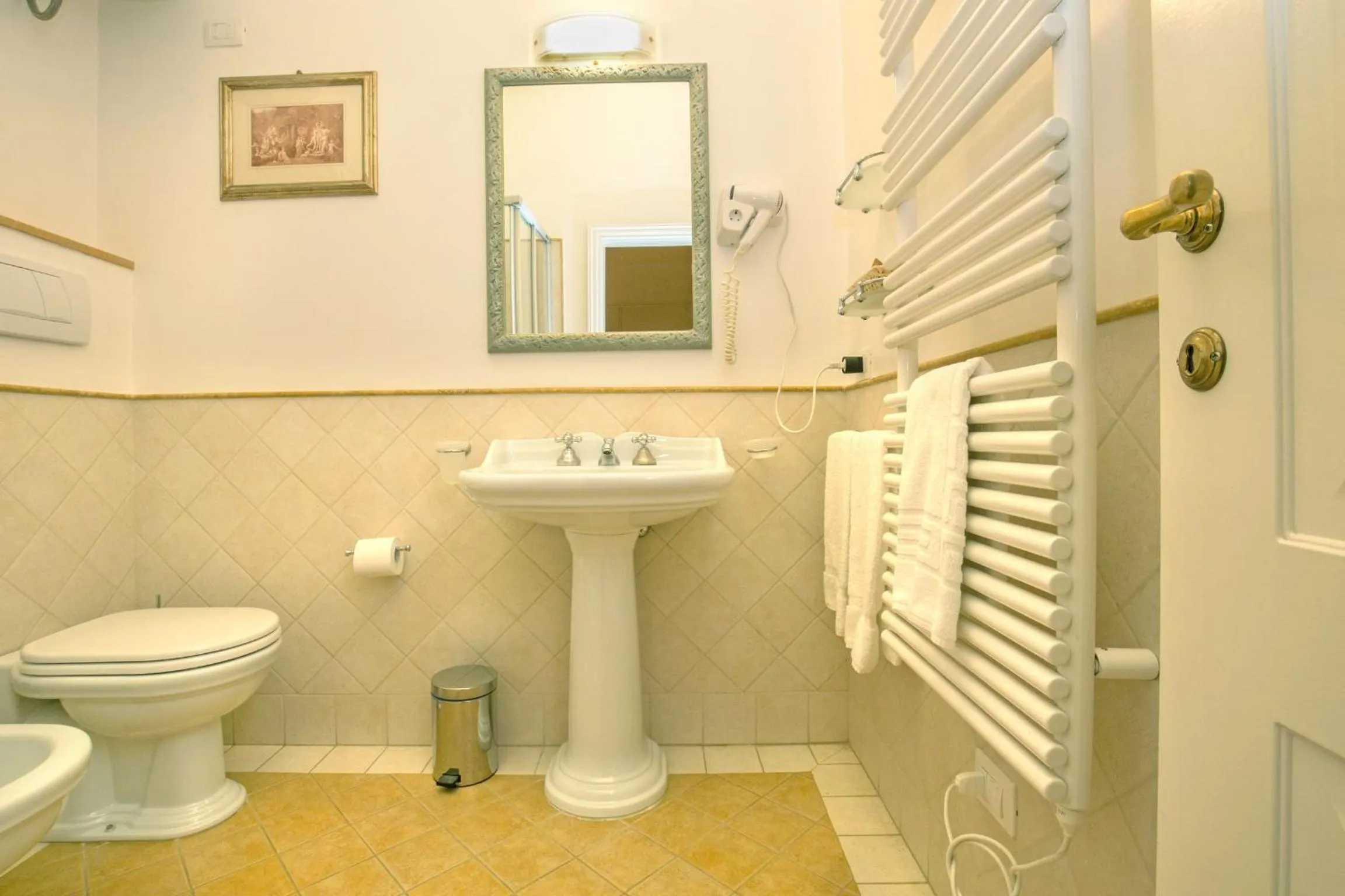 Shower in La Casa Del Garbo - Luxury Rooms & Suite