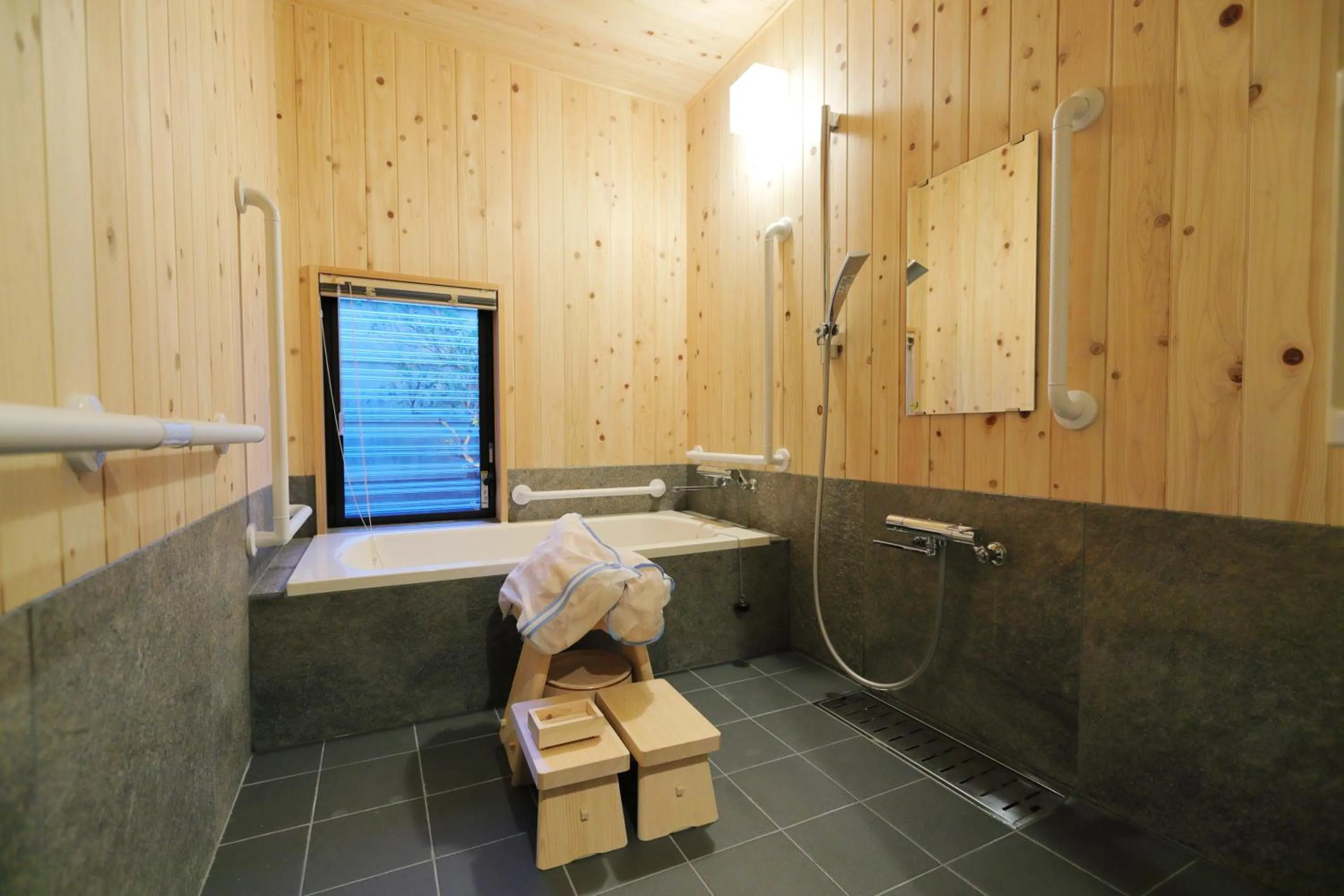 Shower in Ryokan Tanoya