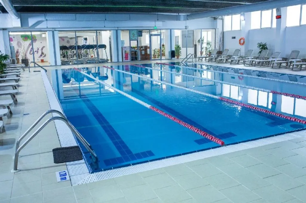 Swimming pool in Hotel Moldova