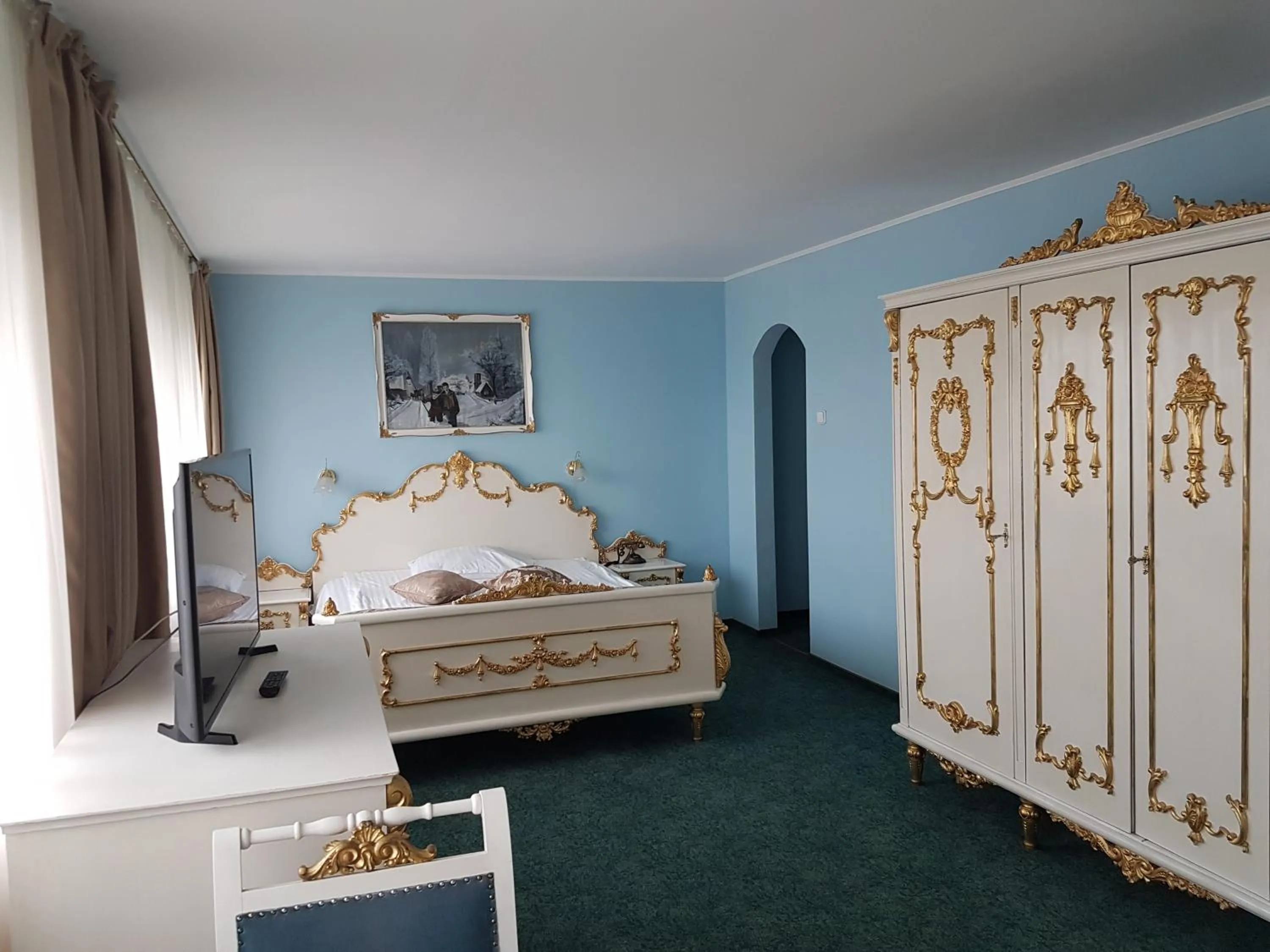 Bed in Hotel Moldova