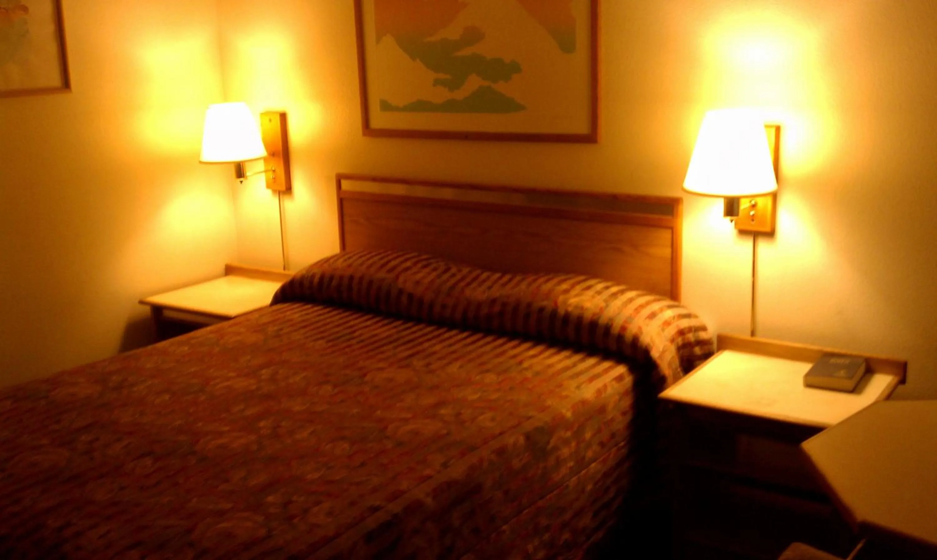 Decorative detail, Bed in Colorado River Value Inn
