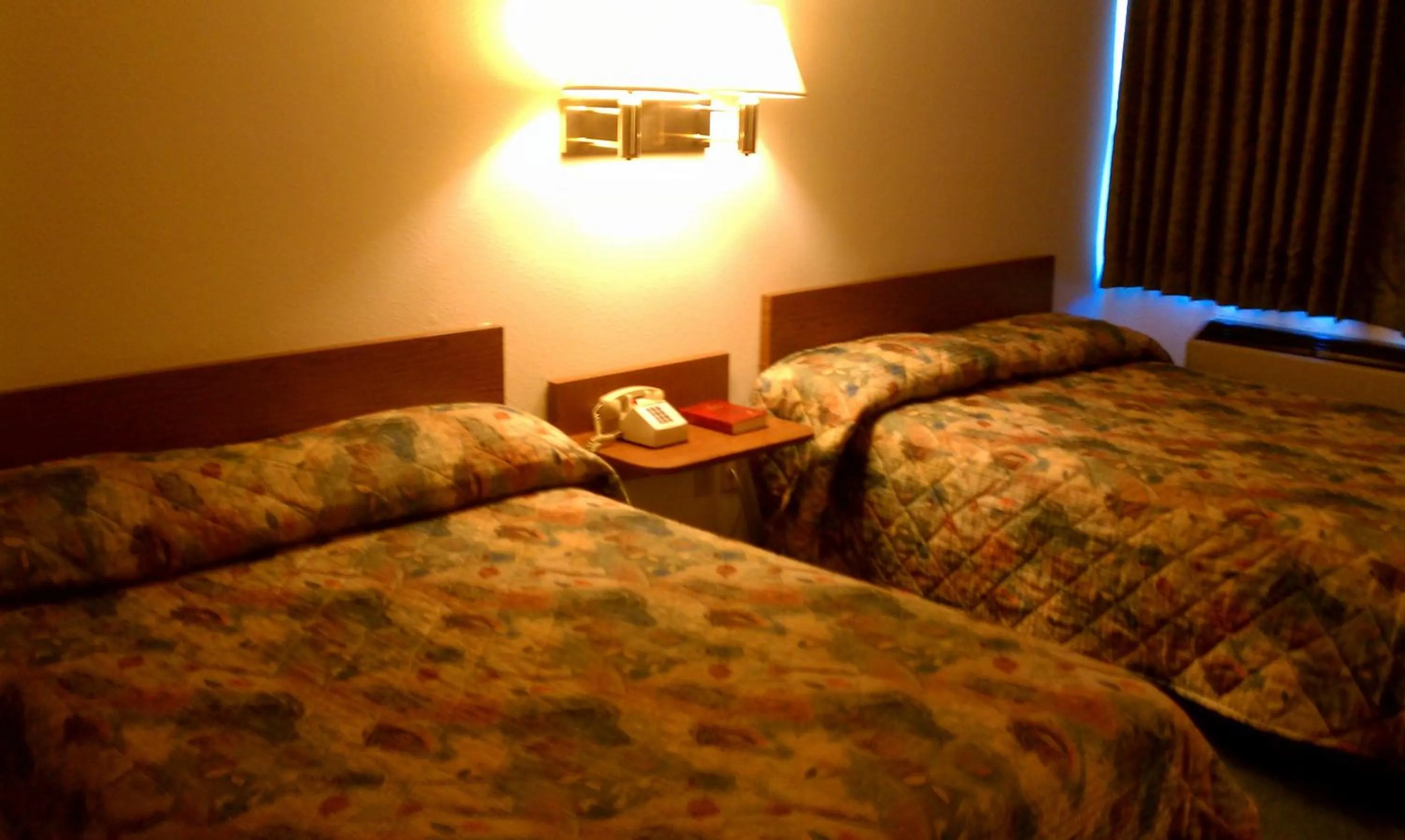 Decorative detail, Bed in Colorado River Value Inn