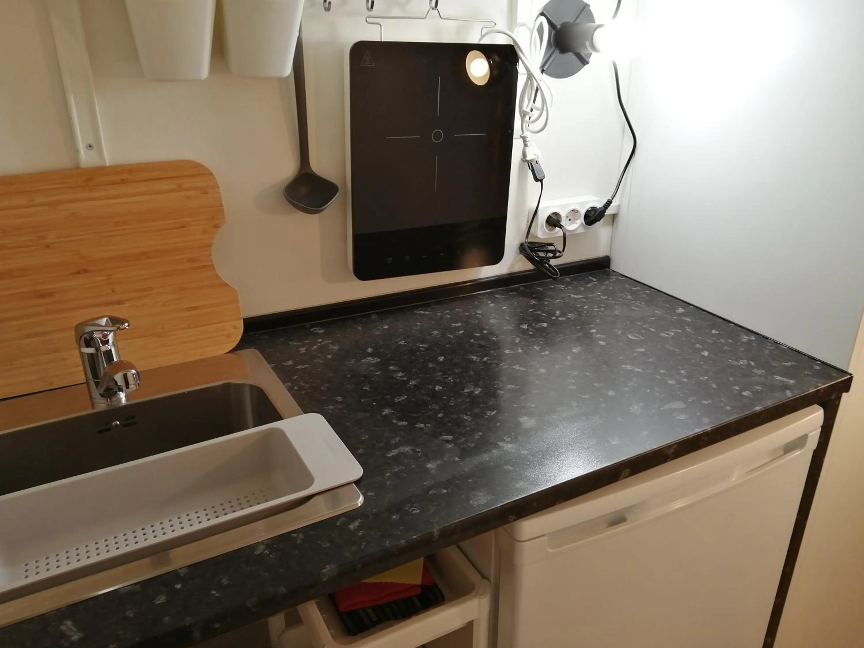 Kitchen or kitchenette in Evora Inn