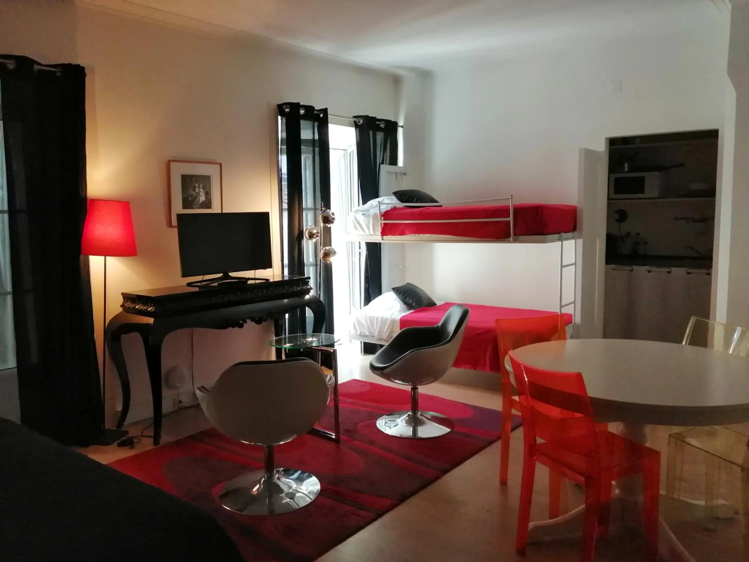 bunk bed, Bed in Evora Inn