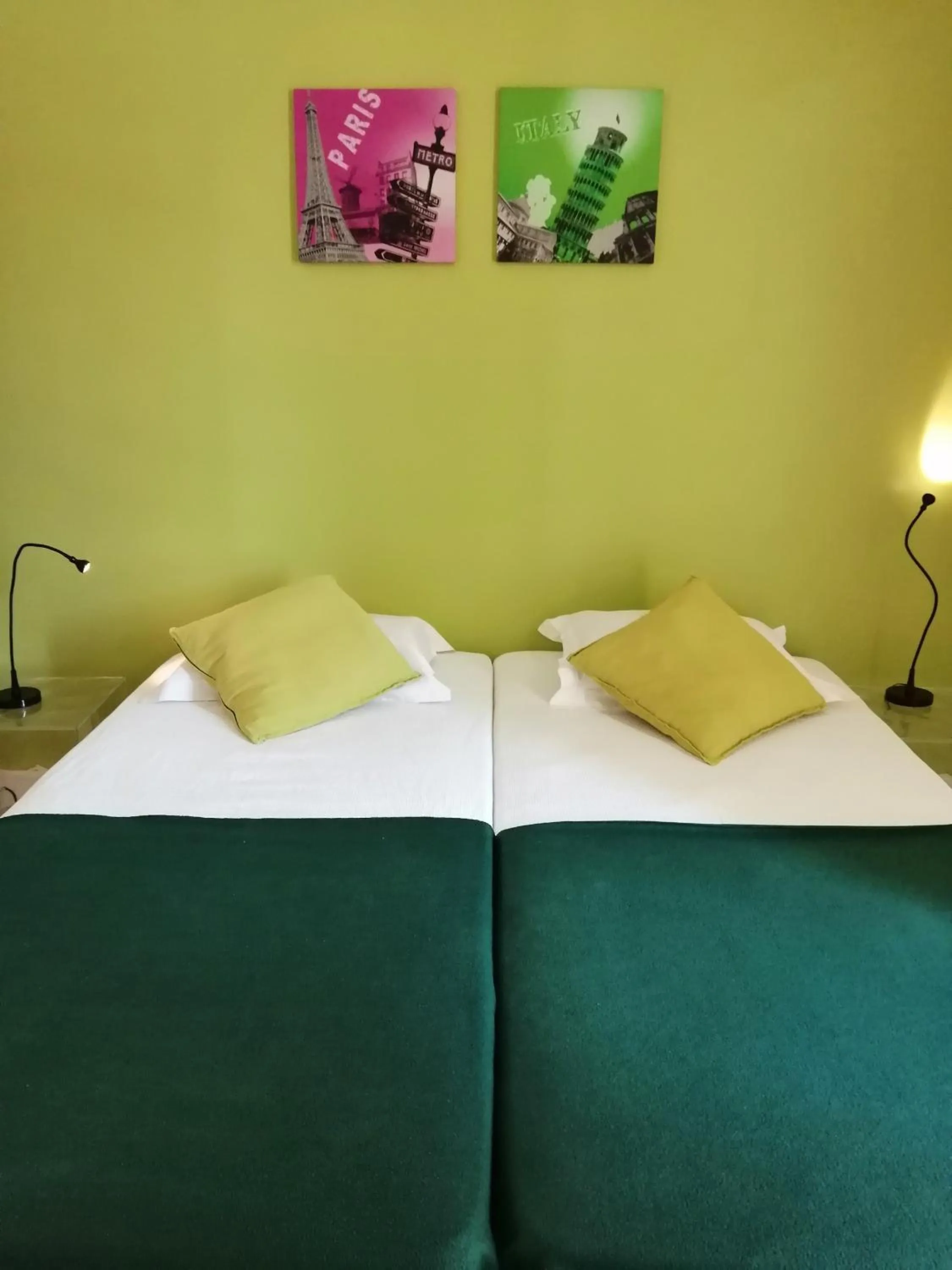 Bedroom, Bed in Evora Inn