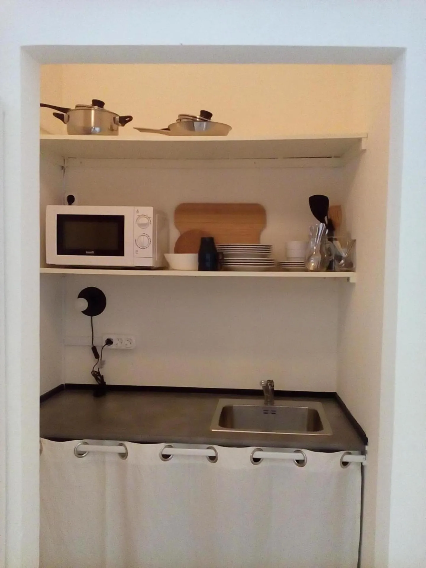 Kitchen or kitchenette in Evora Inn