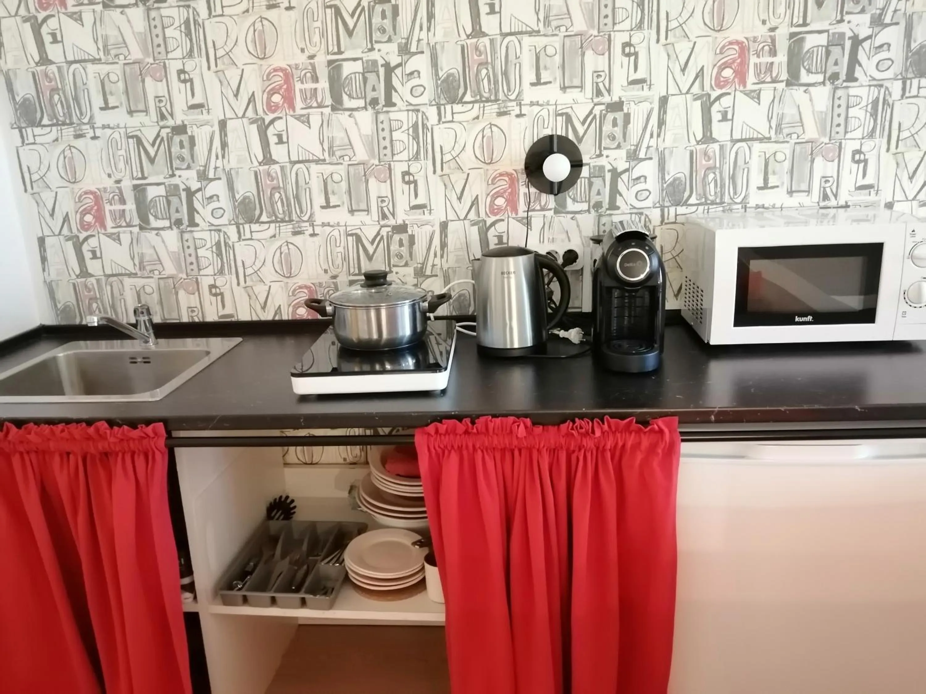Kitchen or kitchenette in Evora Inn