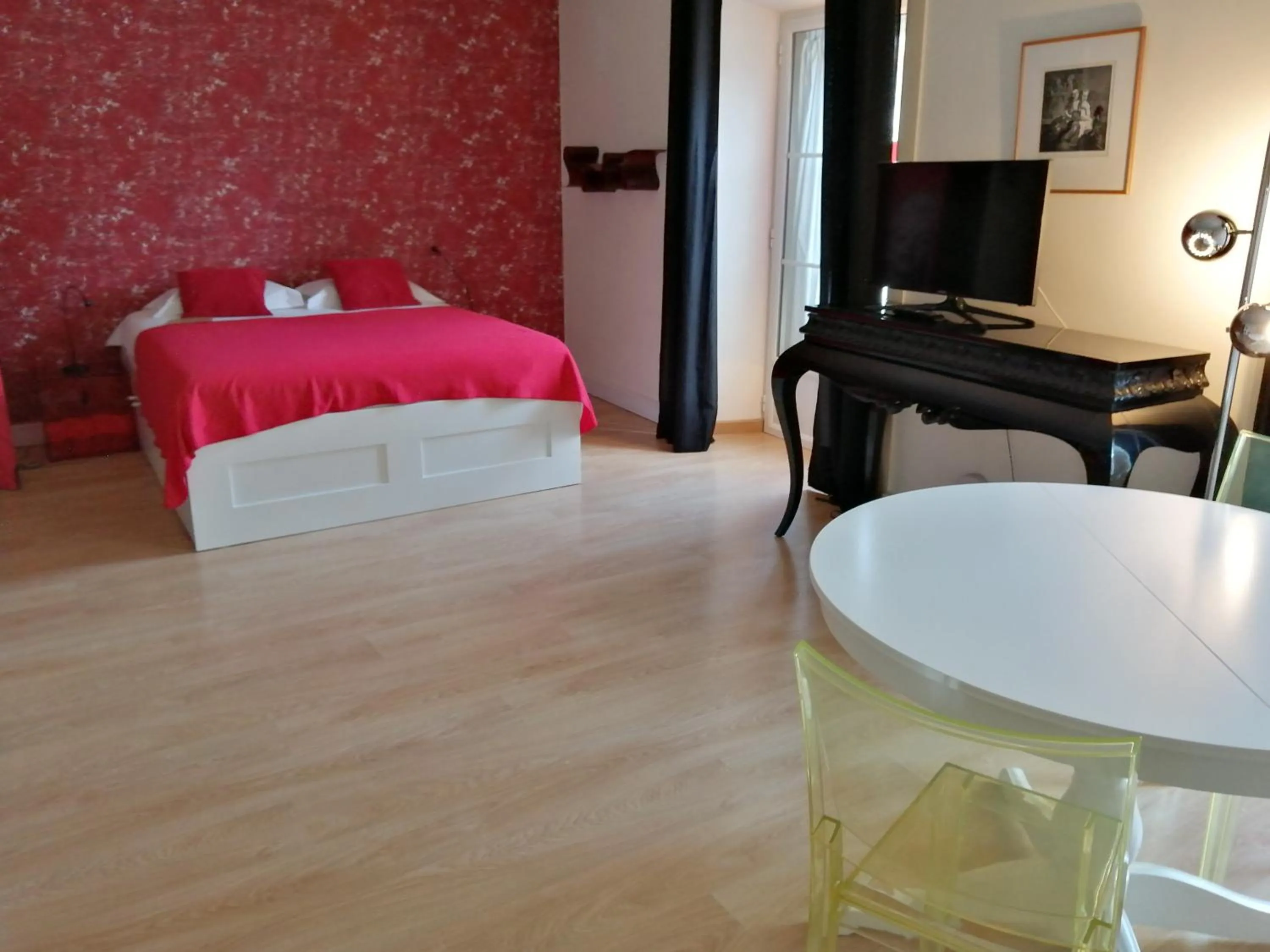 Bedroom, Bed in Evora Inn