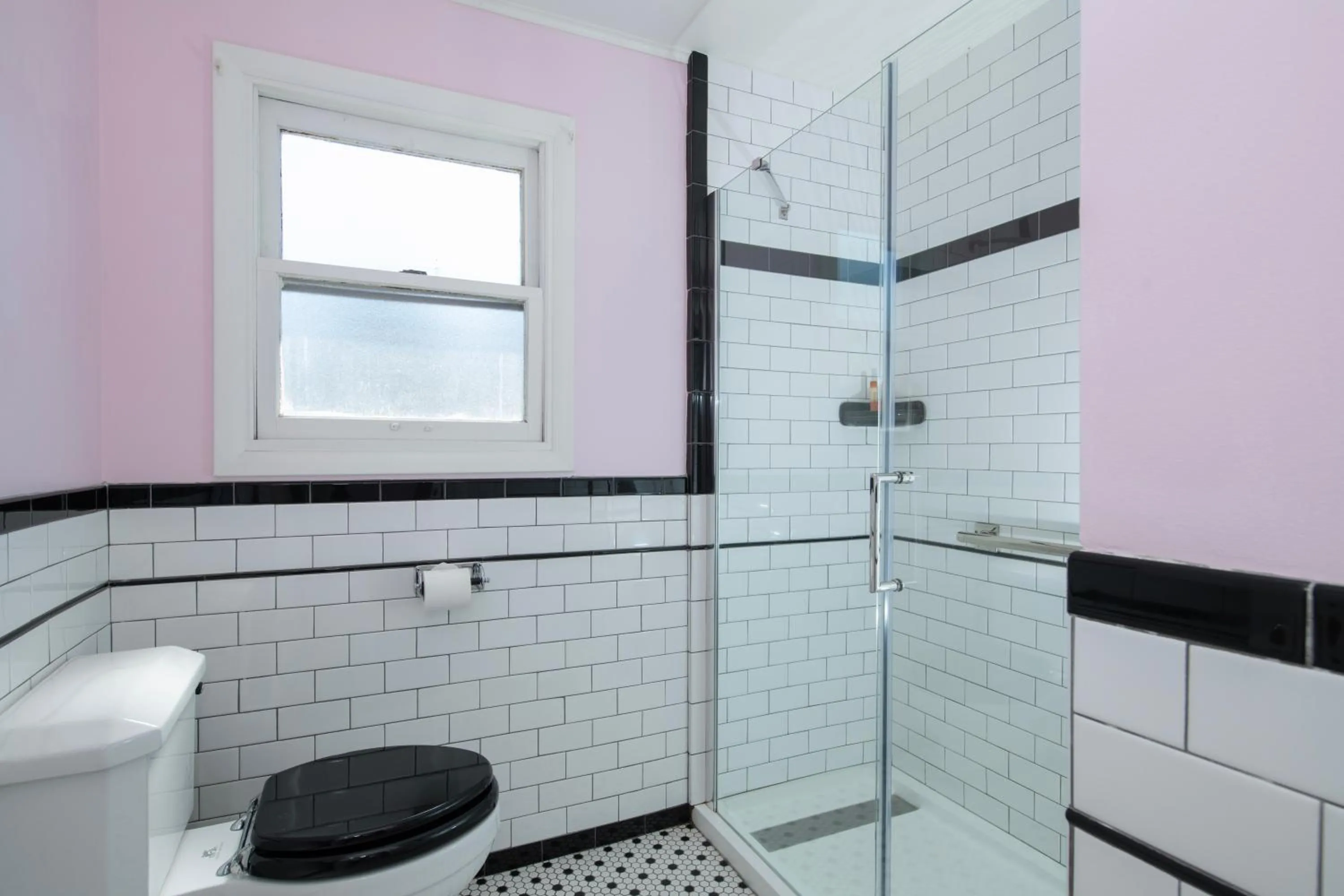 Shower in Sapphire Motel Midtown Bozeman