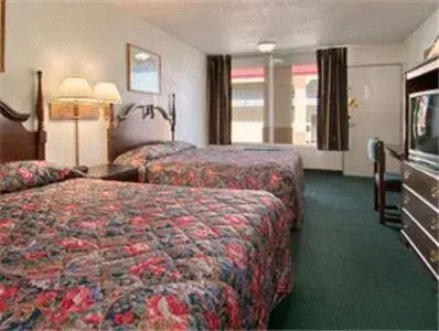 Double Room with Two Double Beds - Smoking in Super 8 by Wyndham Oklahoma Fairgrounds Double Room with Two Double Beds - Smoking in Super 8 by Wyndham Oklahoma Fairgrounds