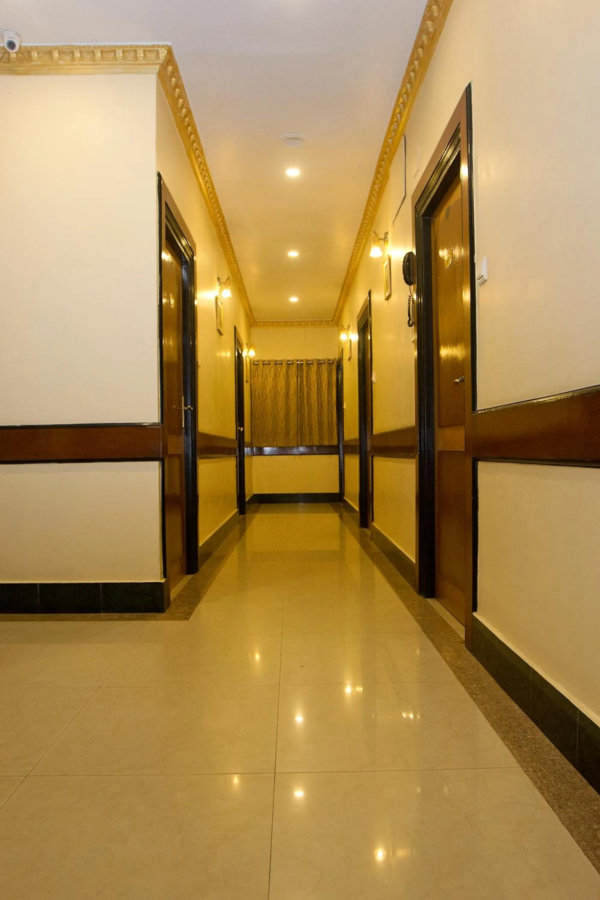 Property building in Hotel White House