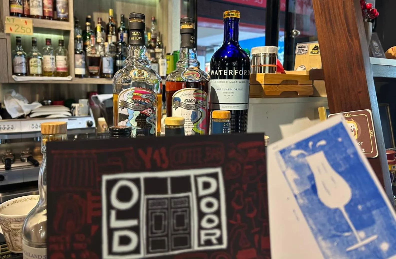 Lounge or bar in Old Door Hostel & Bar