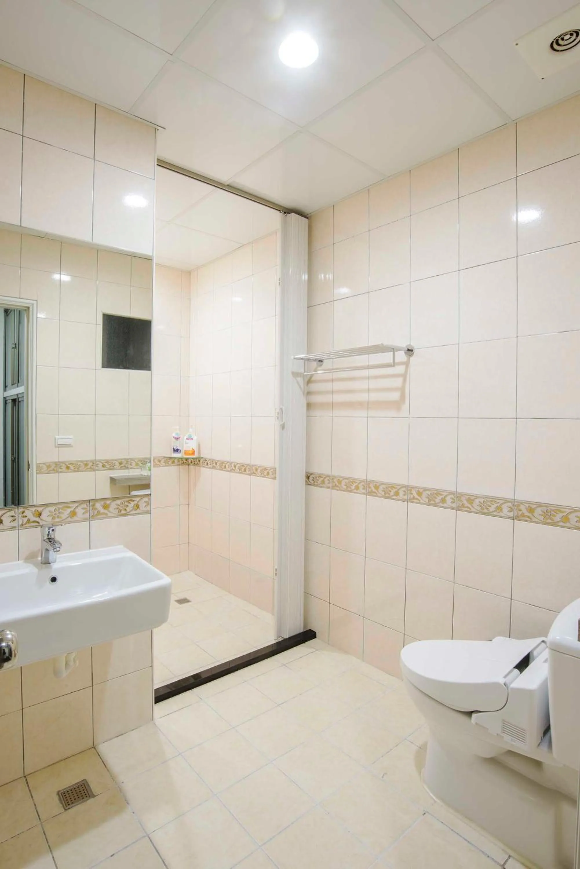 Shower in Old Door Hostel & Bar