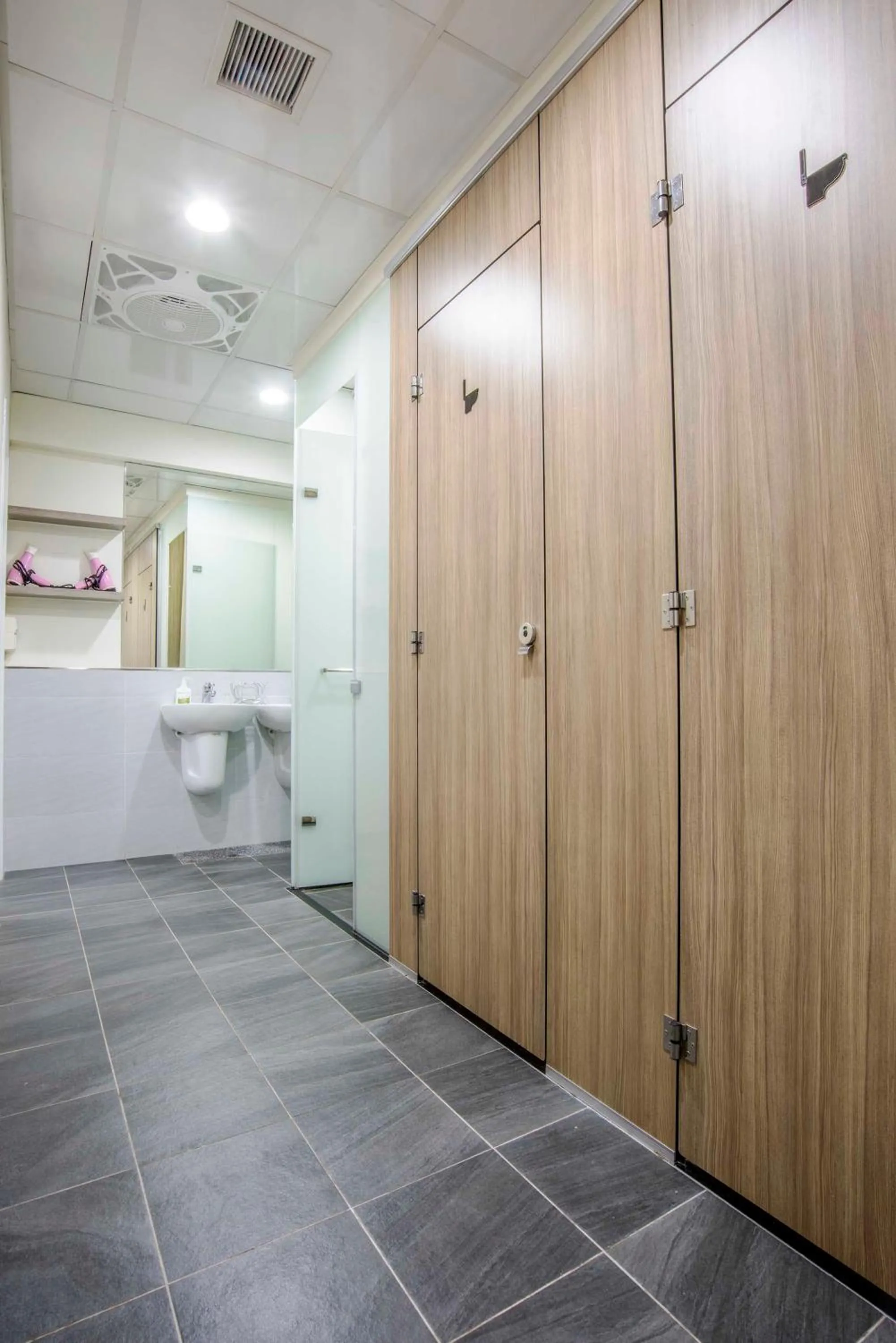 Toilet in Old Door Hostel & Bar