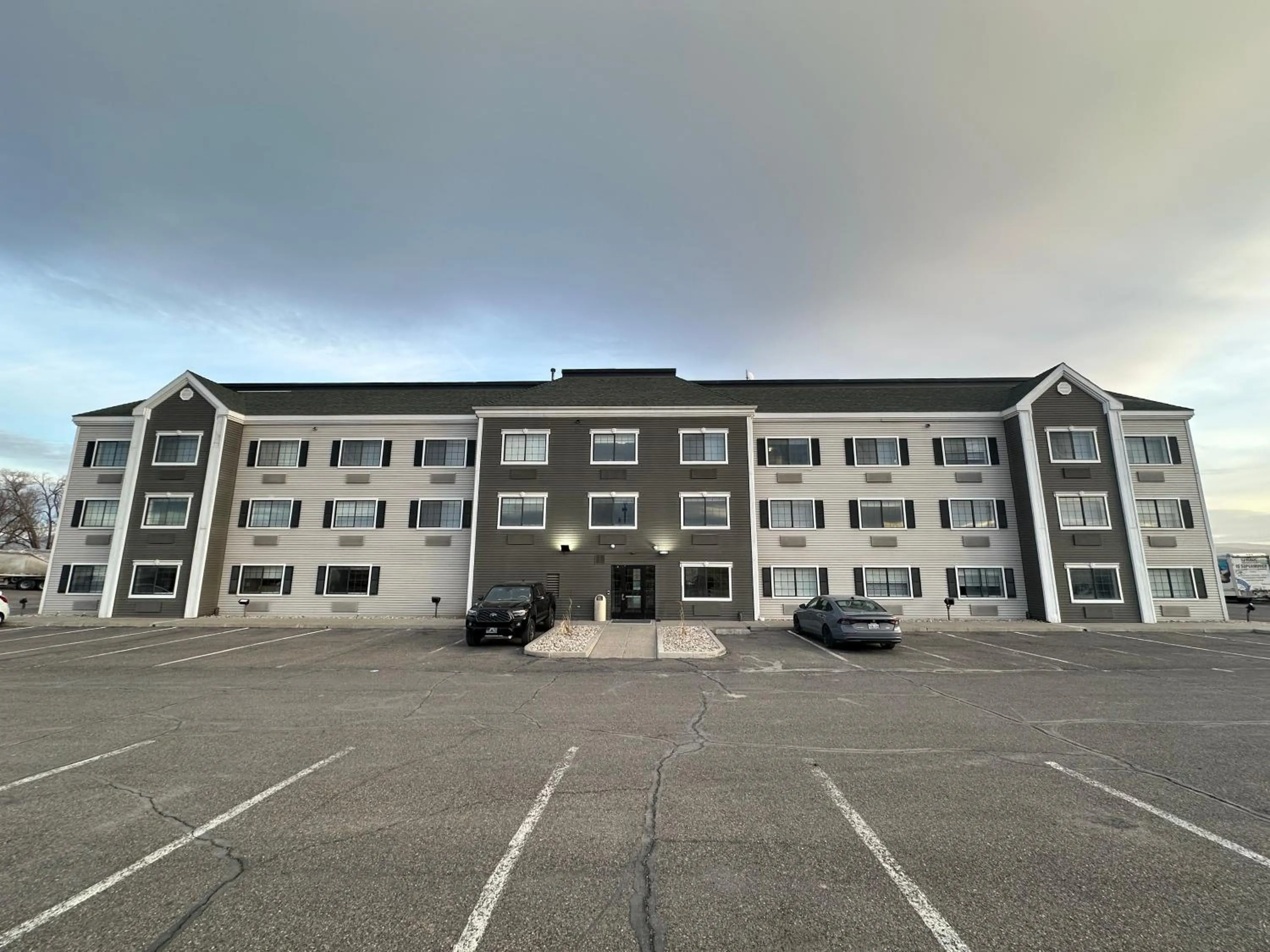 Property building in Quality Inn Carlin