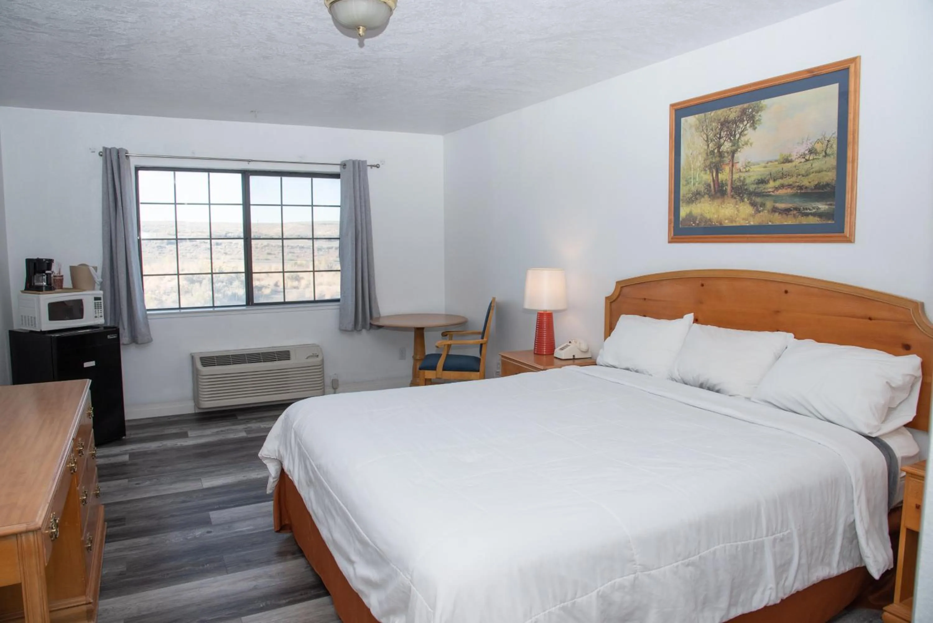 Bed in Traveler's Inn Carlin NV near Elko