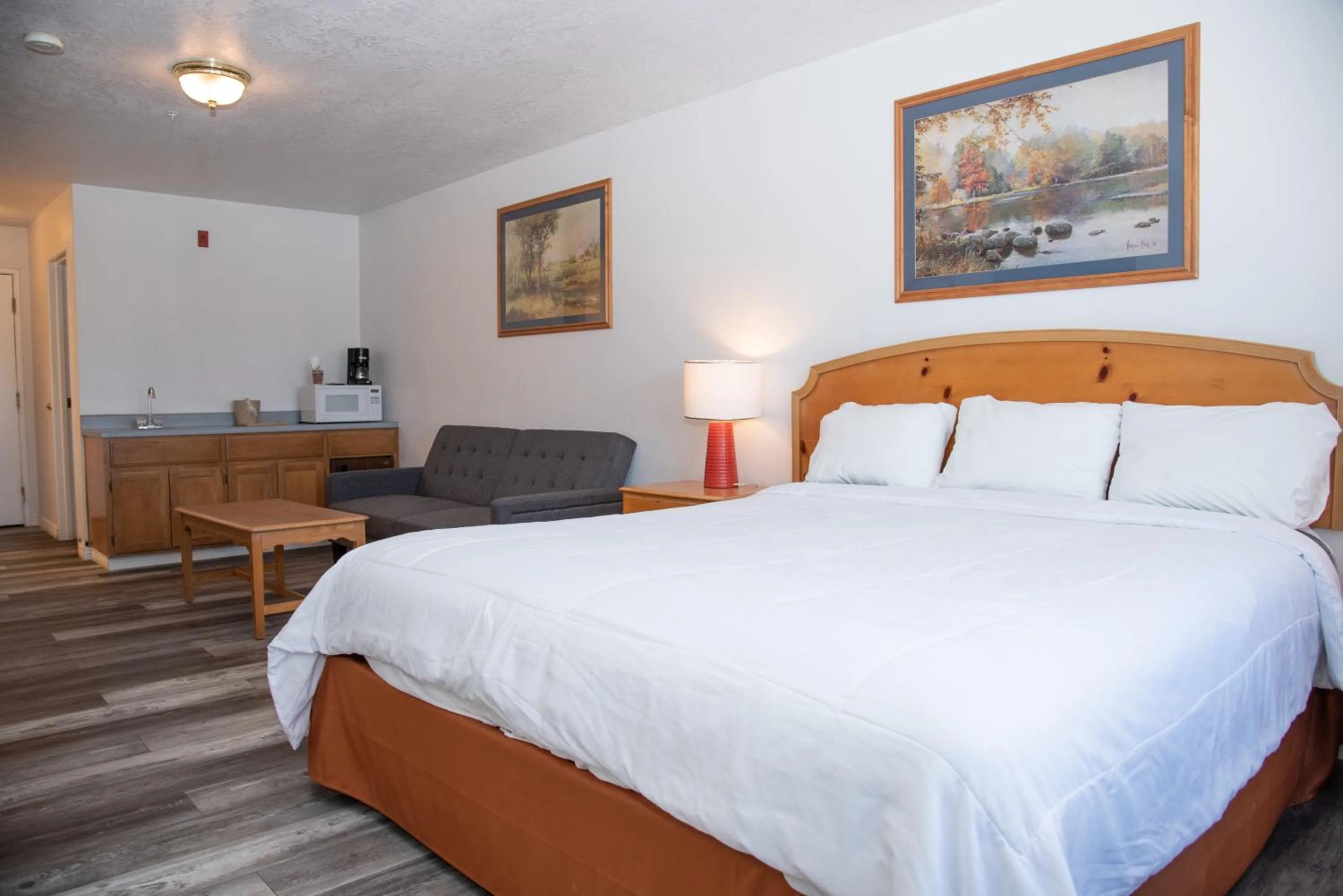 Bed in Traveler's Inn Carlin NV near Elko