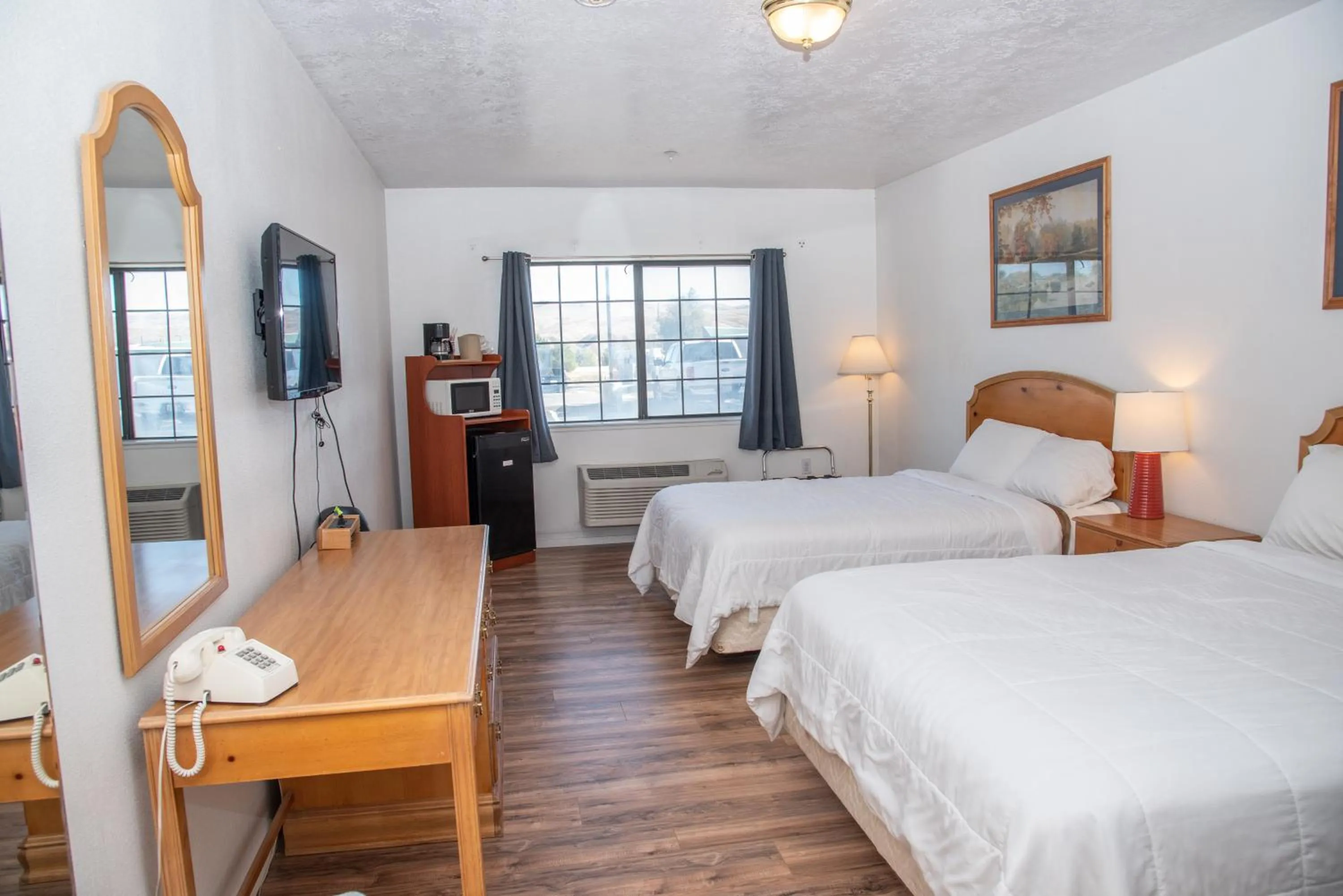 Bed in Traveler's Inn Carlin NV near Elko