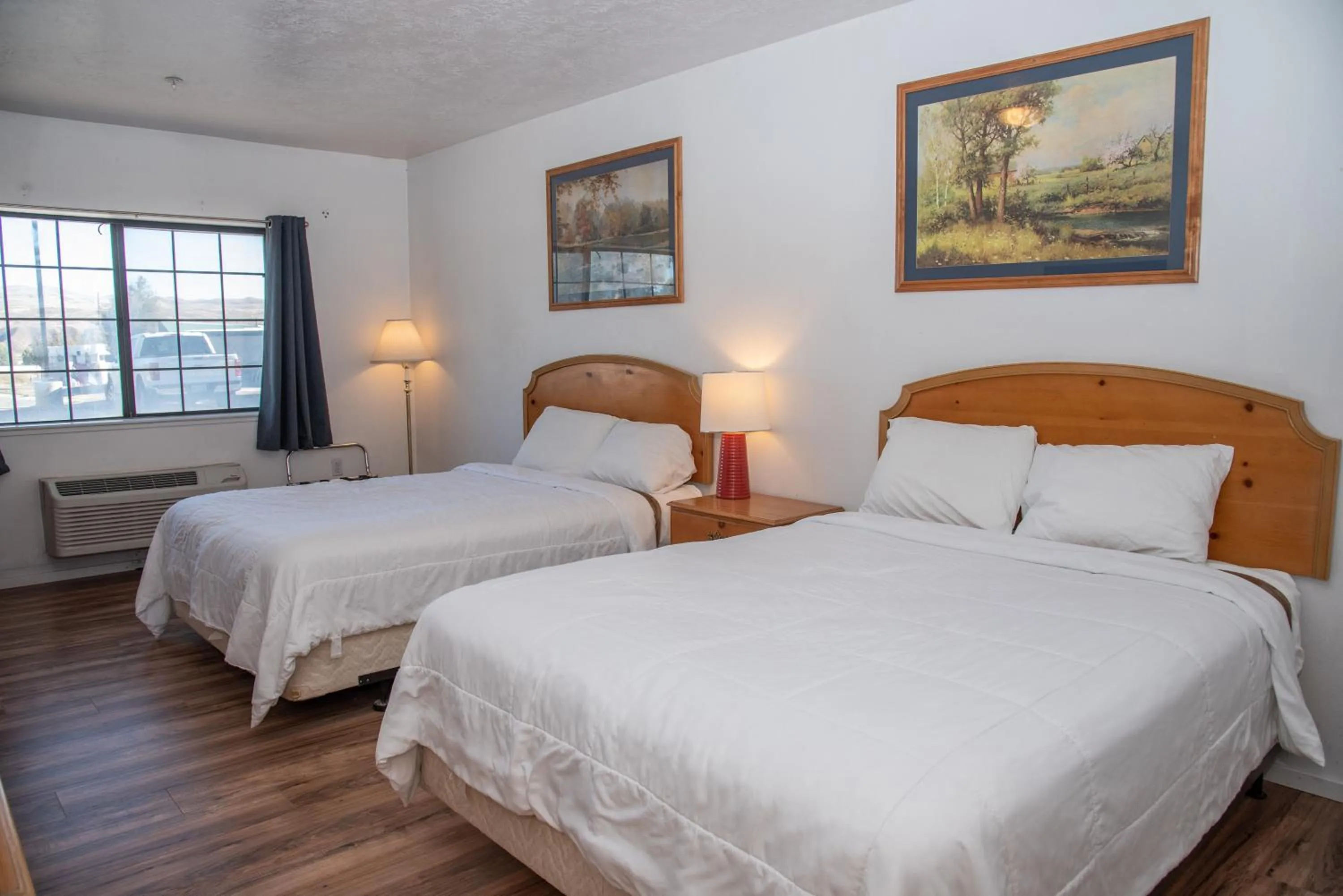 Bed in Traveler's Inn Carlin NV near Elko