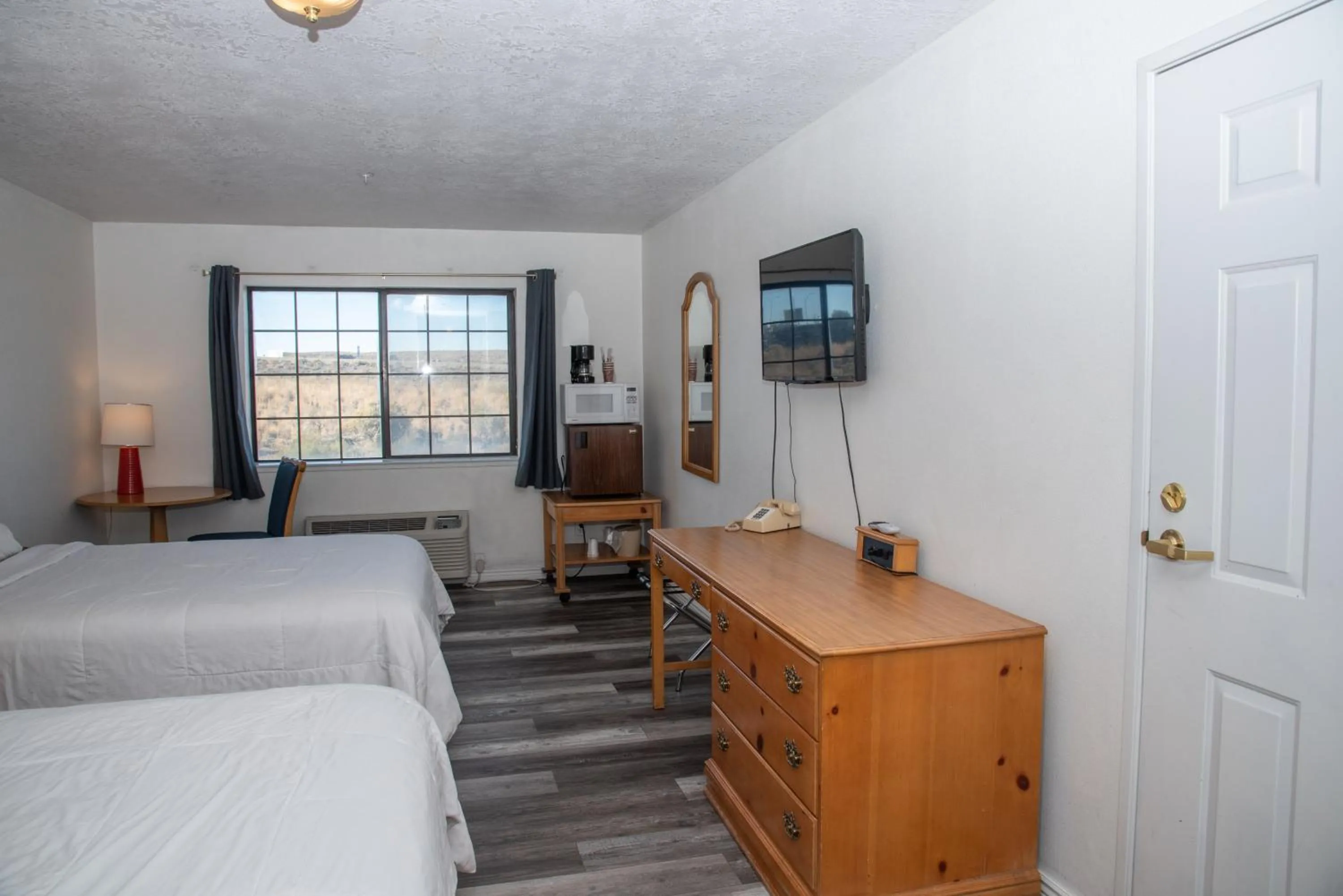 Bed in Traveler's Inn Carlin NV near Elko