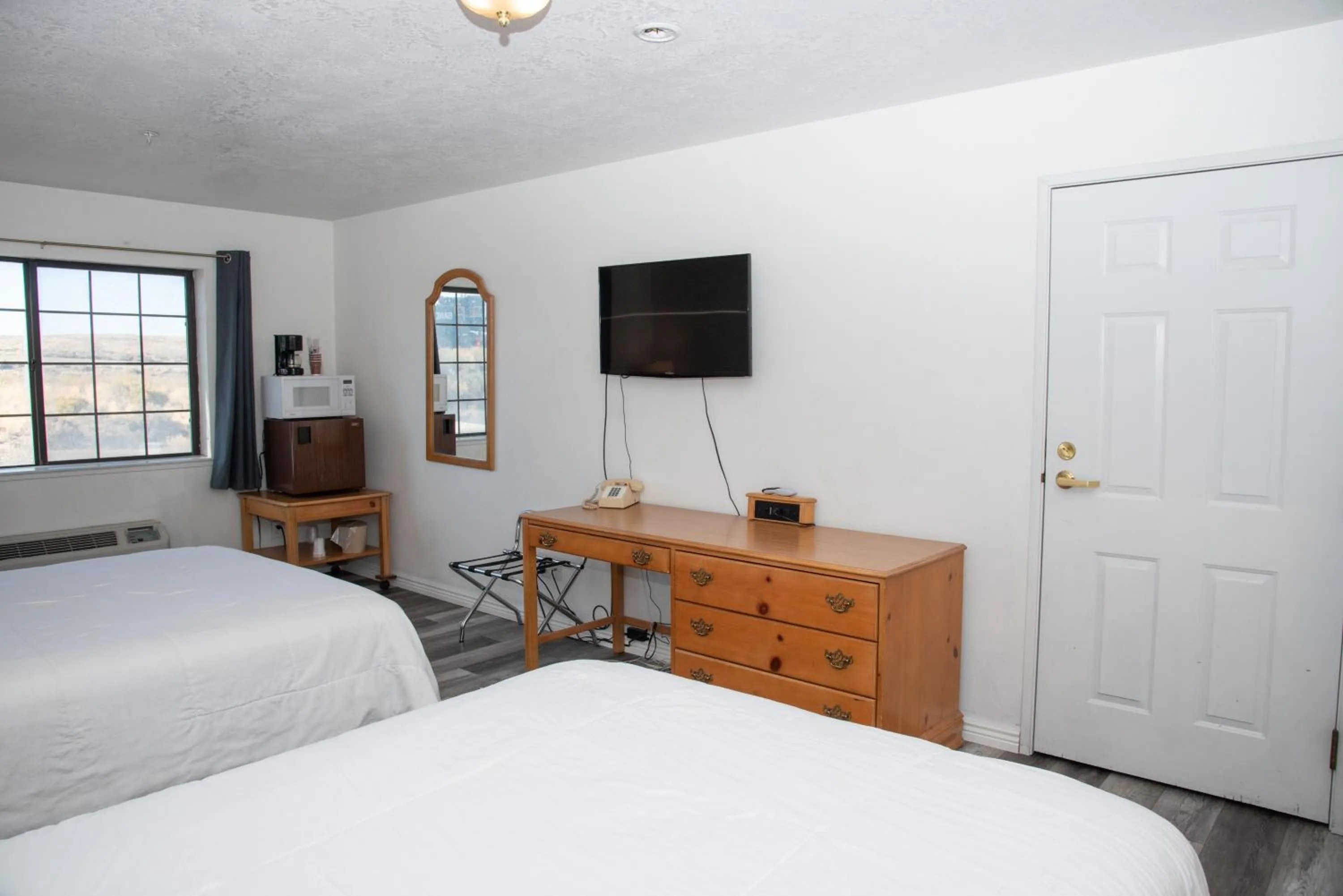 Bed in Traveler's Inn Carlin NV near Elko