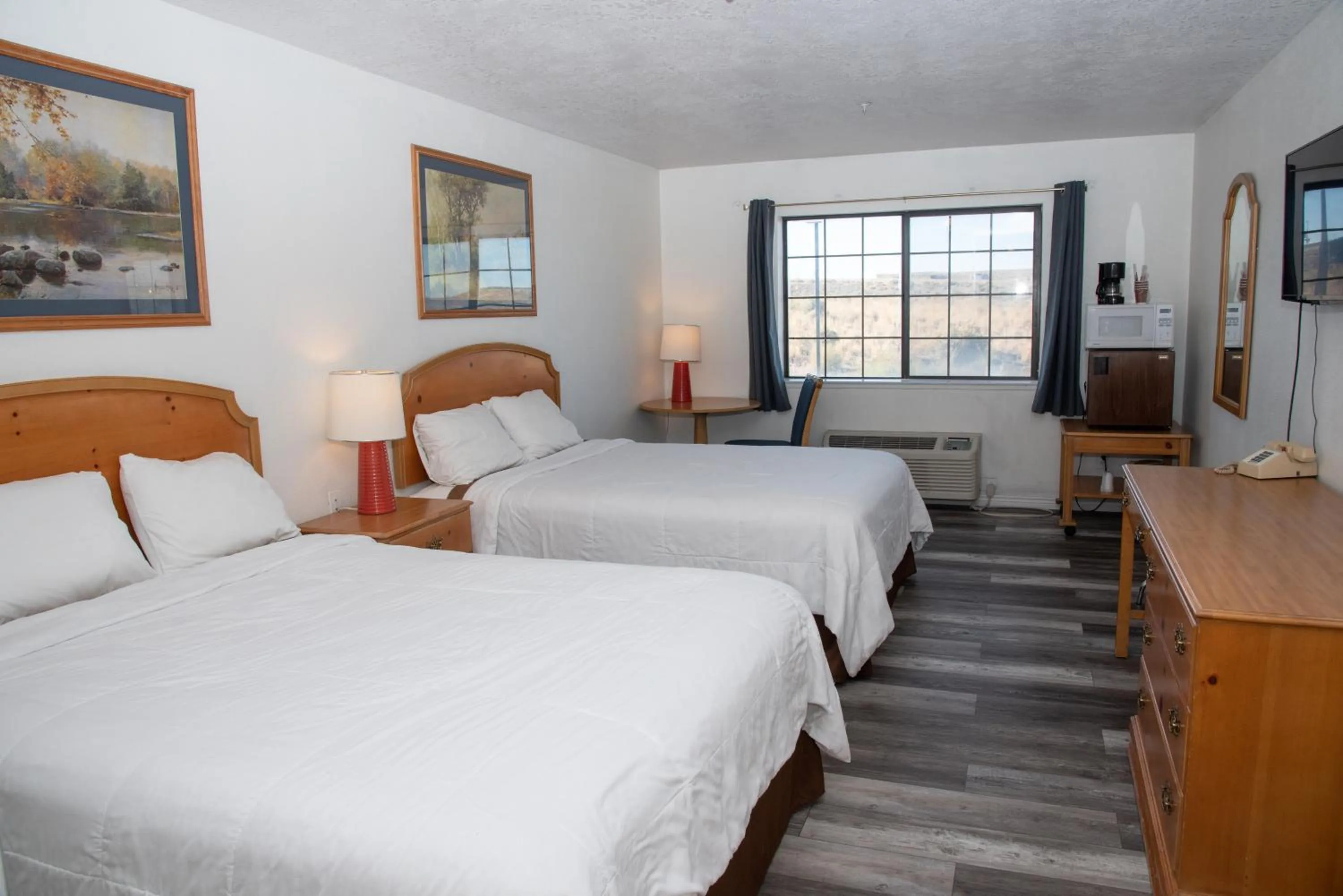 Bed in Traveler's Inn Carlin NV near Elko