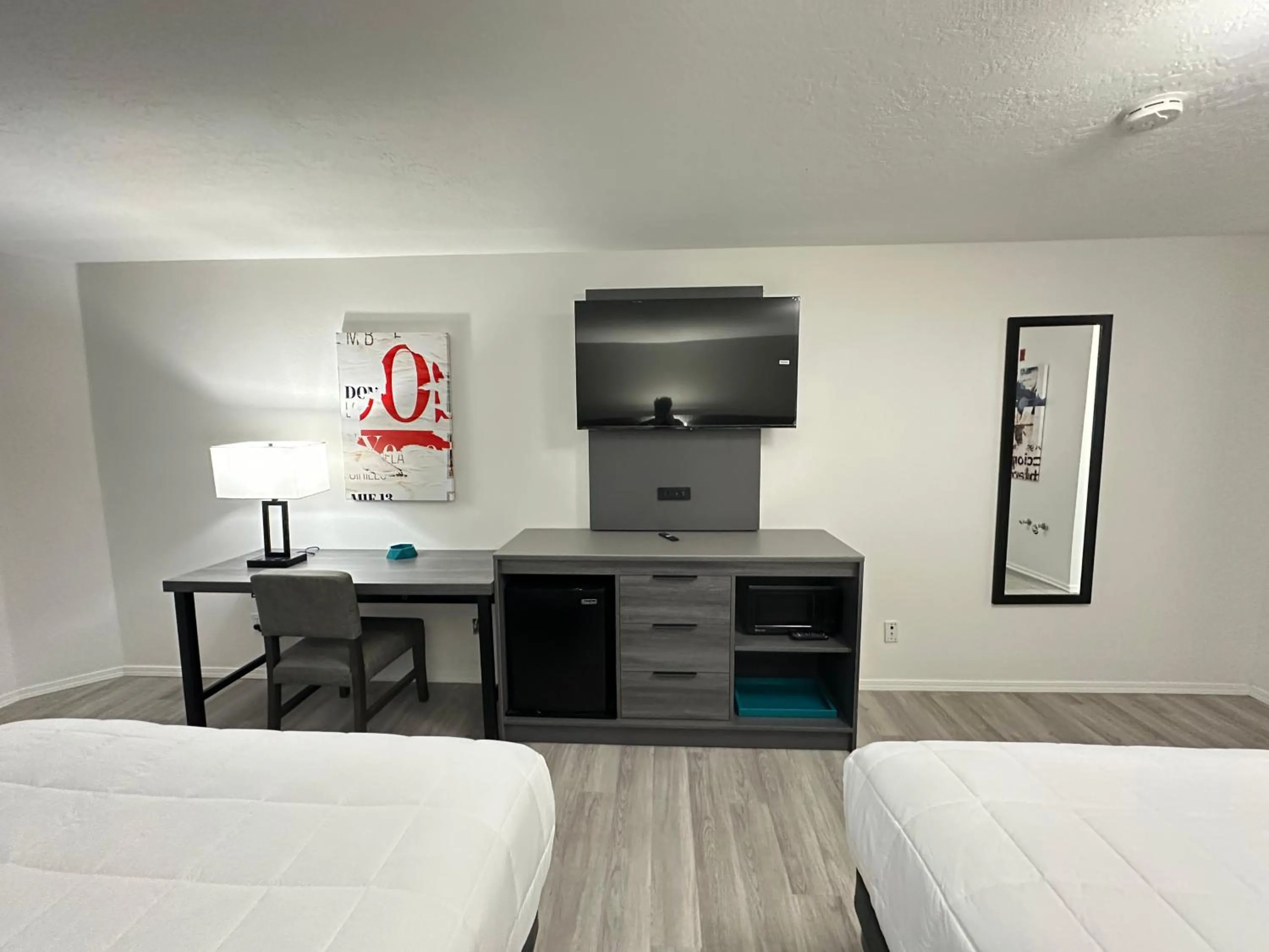 TV and multimedia, Bed in Quality Inn Carlin