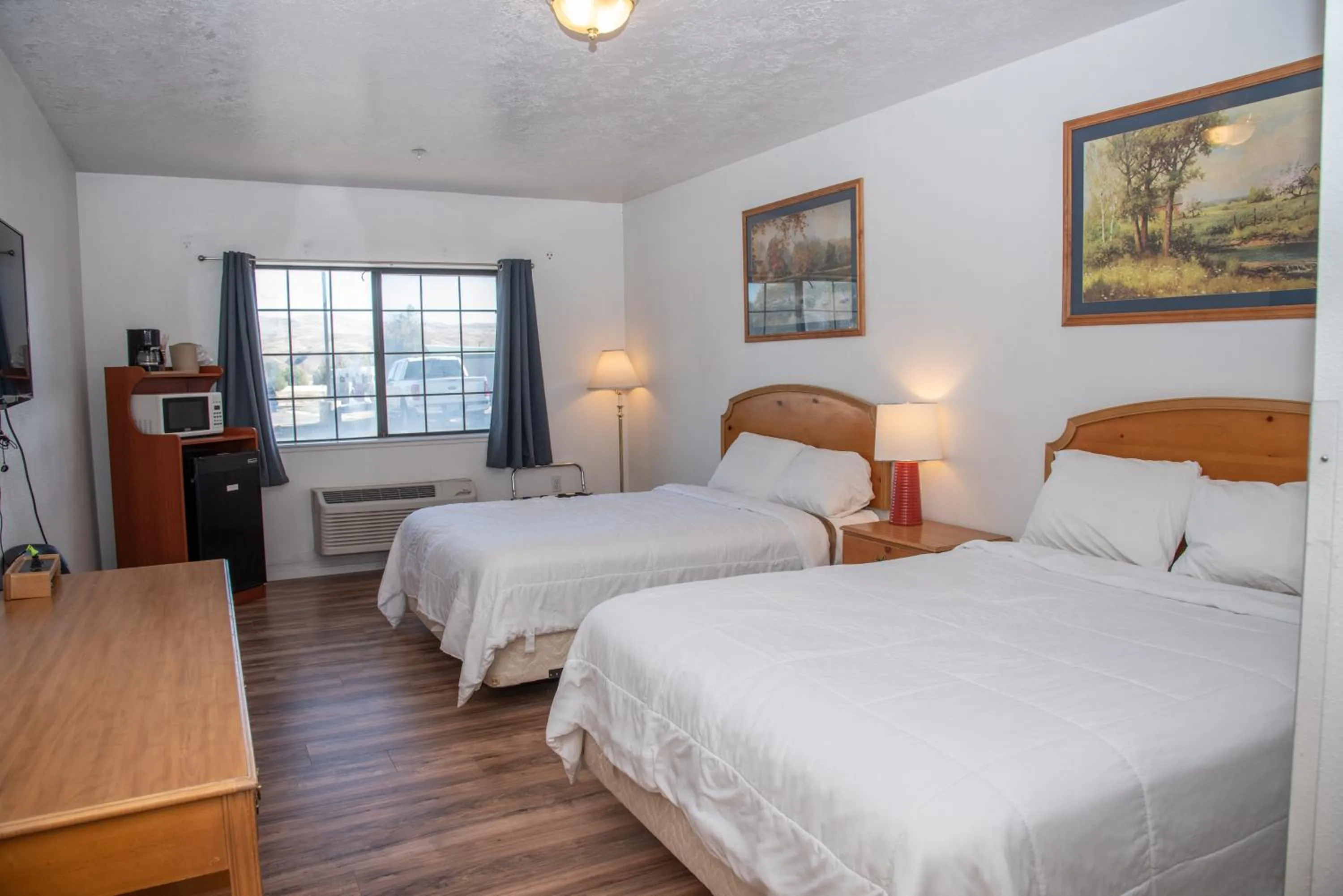 Bed in Traveler's Inn Carlin NV near Elko