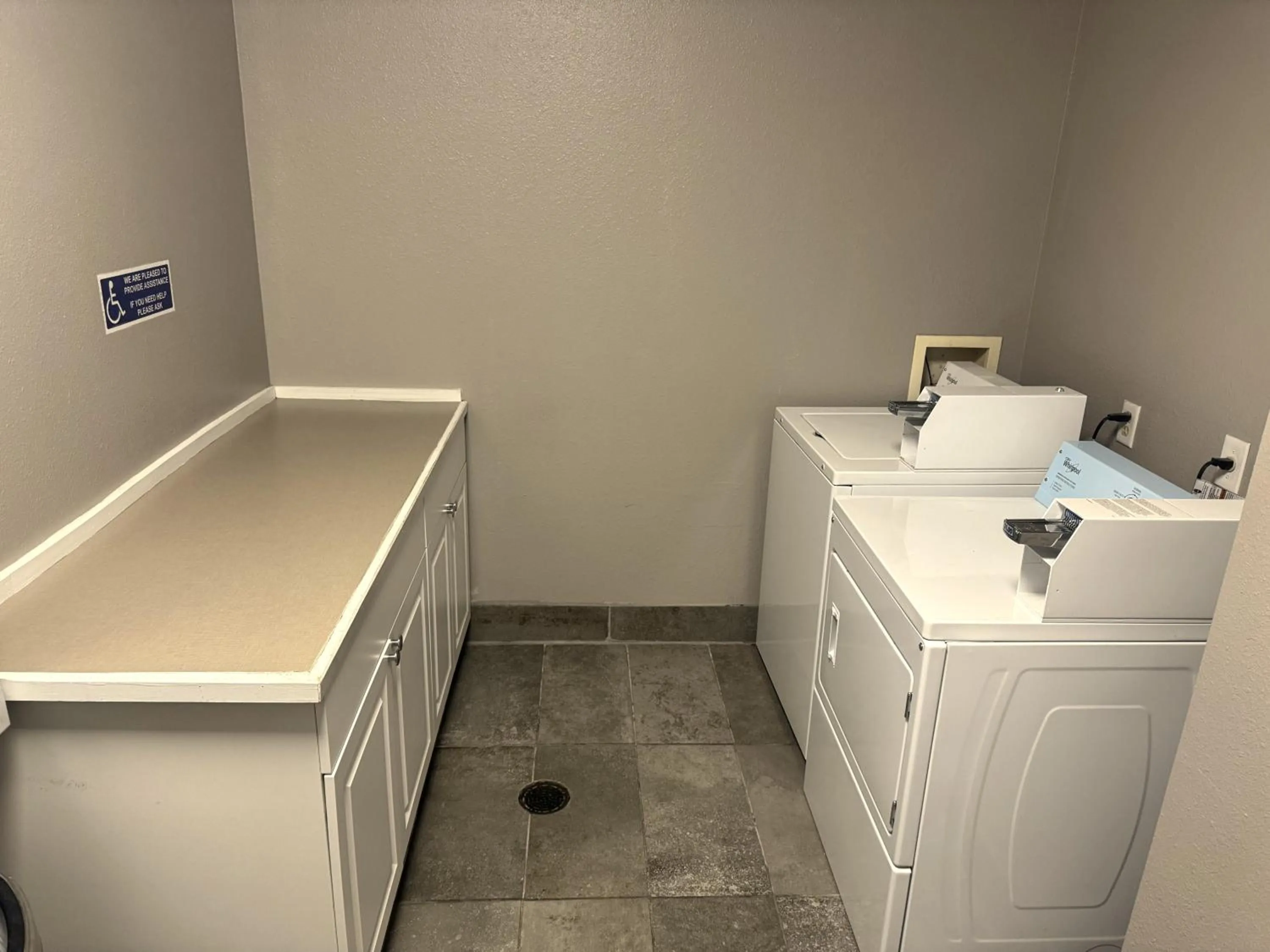 laundry in Country Inn & Suites by Radisson, Midway - Tallahassee West