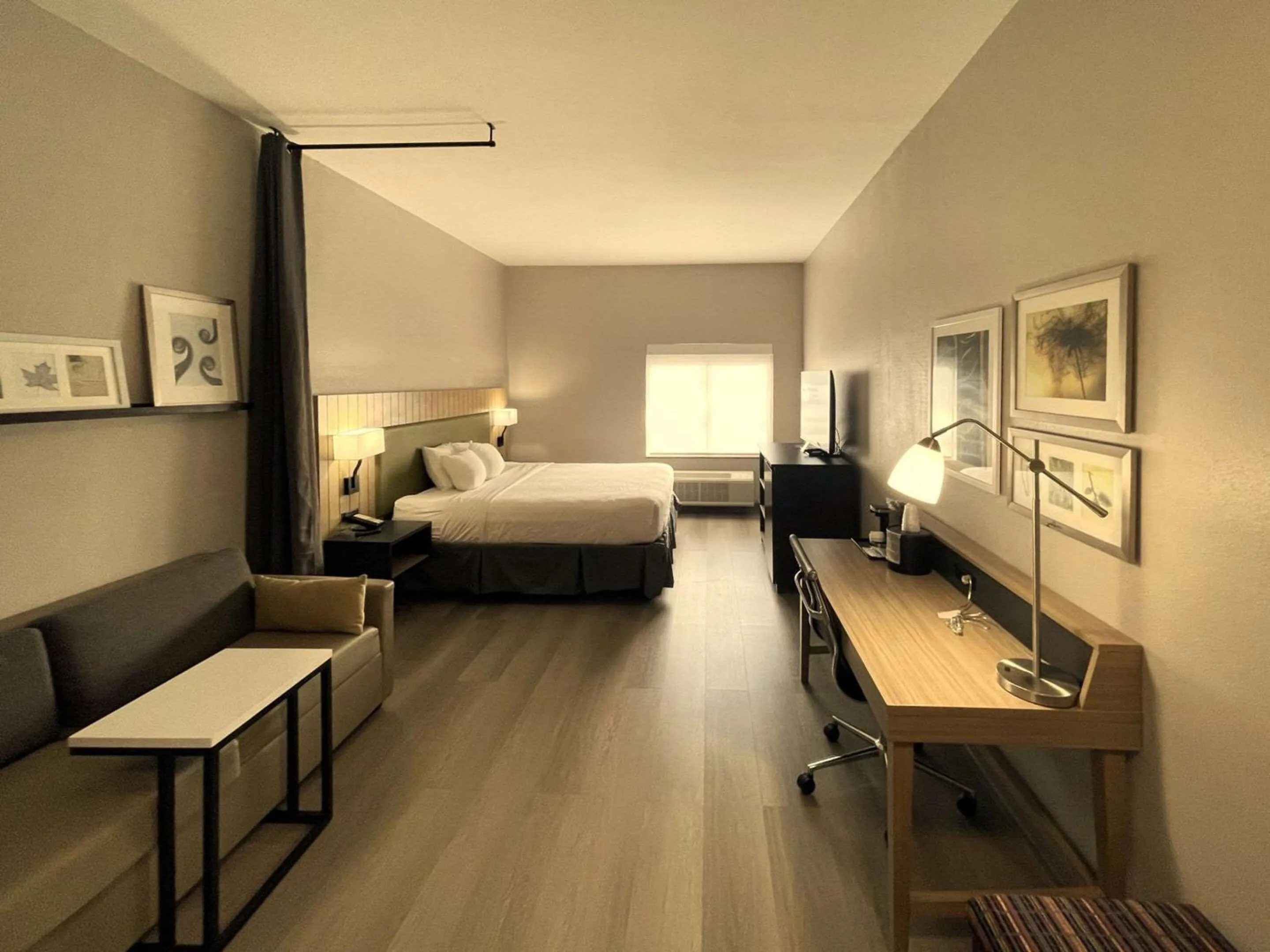 Bedroom, Bed in Country Inn & Suites by Radisson, Midway - Tallahassee West