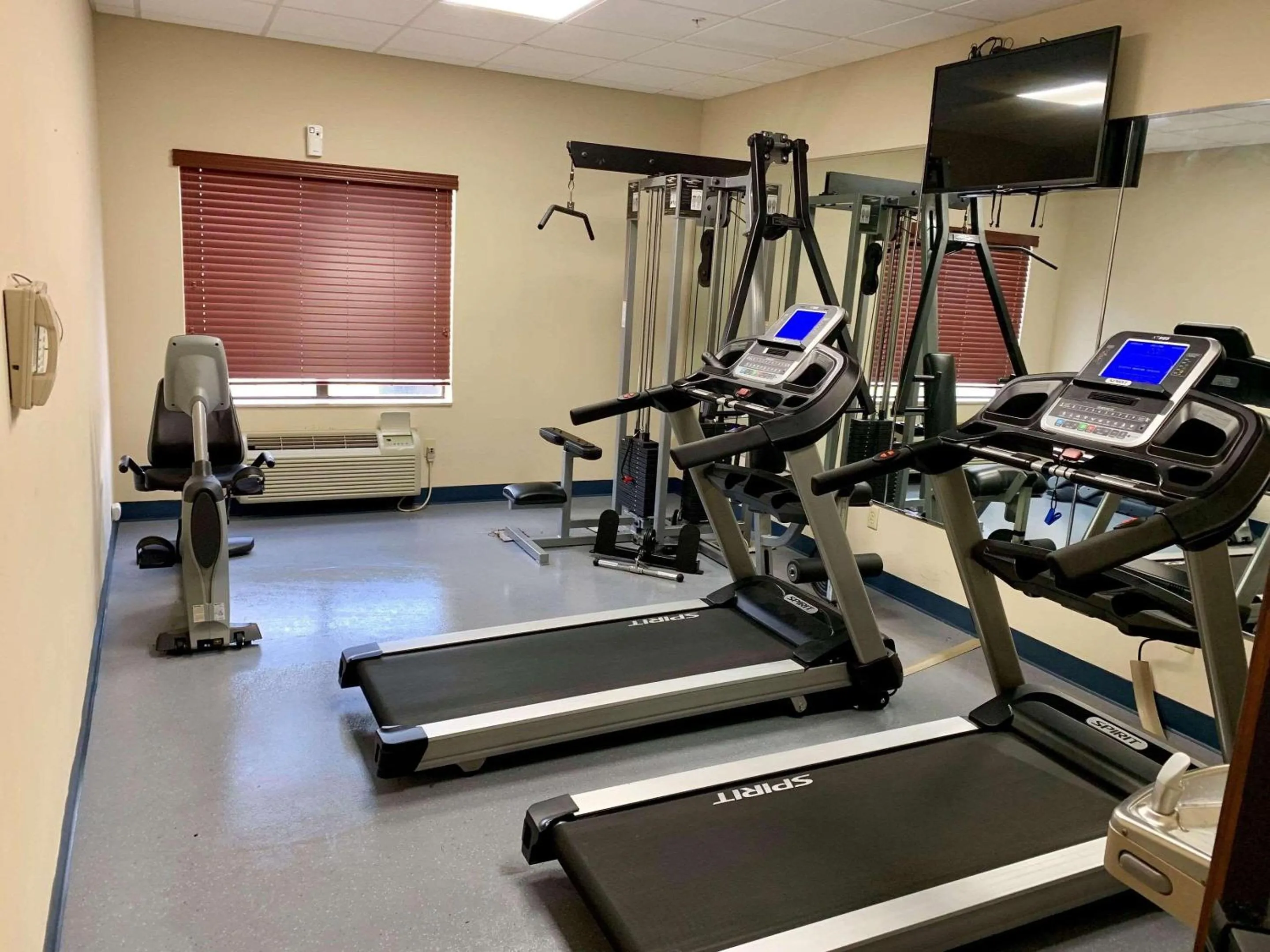 Fitness centre/facilities in Country Inn & Suites by Radisson, Midway - Tallahassee West