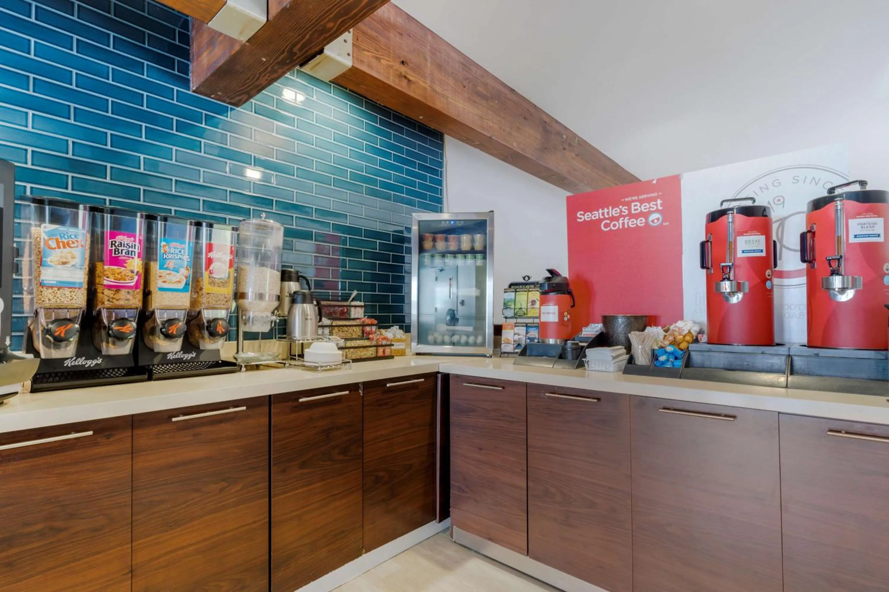 Breakfast in Best Western Plus Novato Oaks Inn