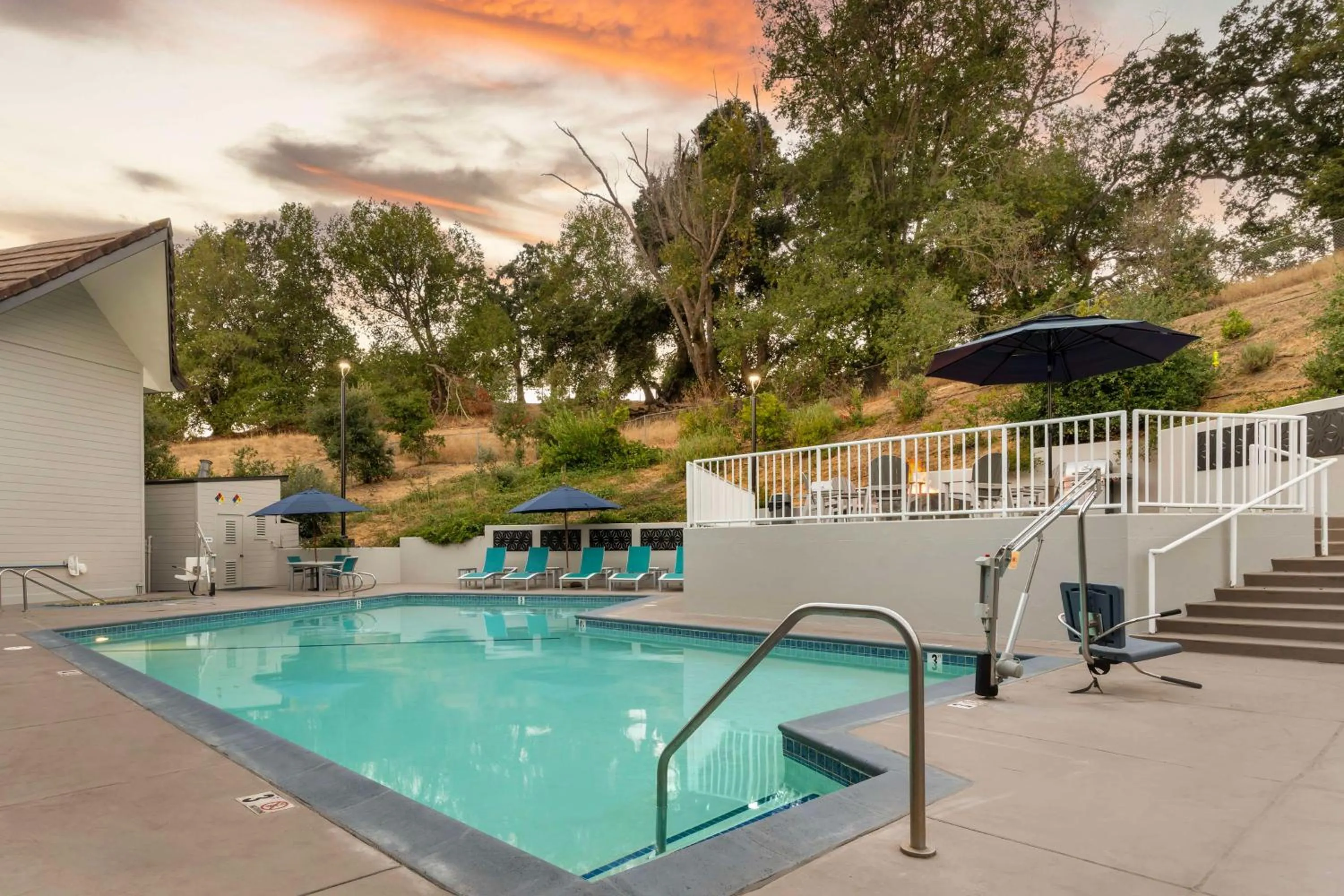 Pool view in Best Western Plus Novato Oaks Inn