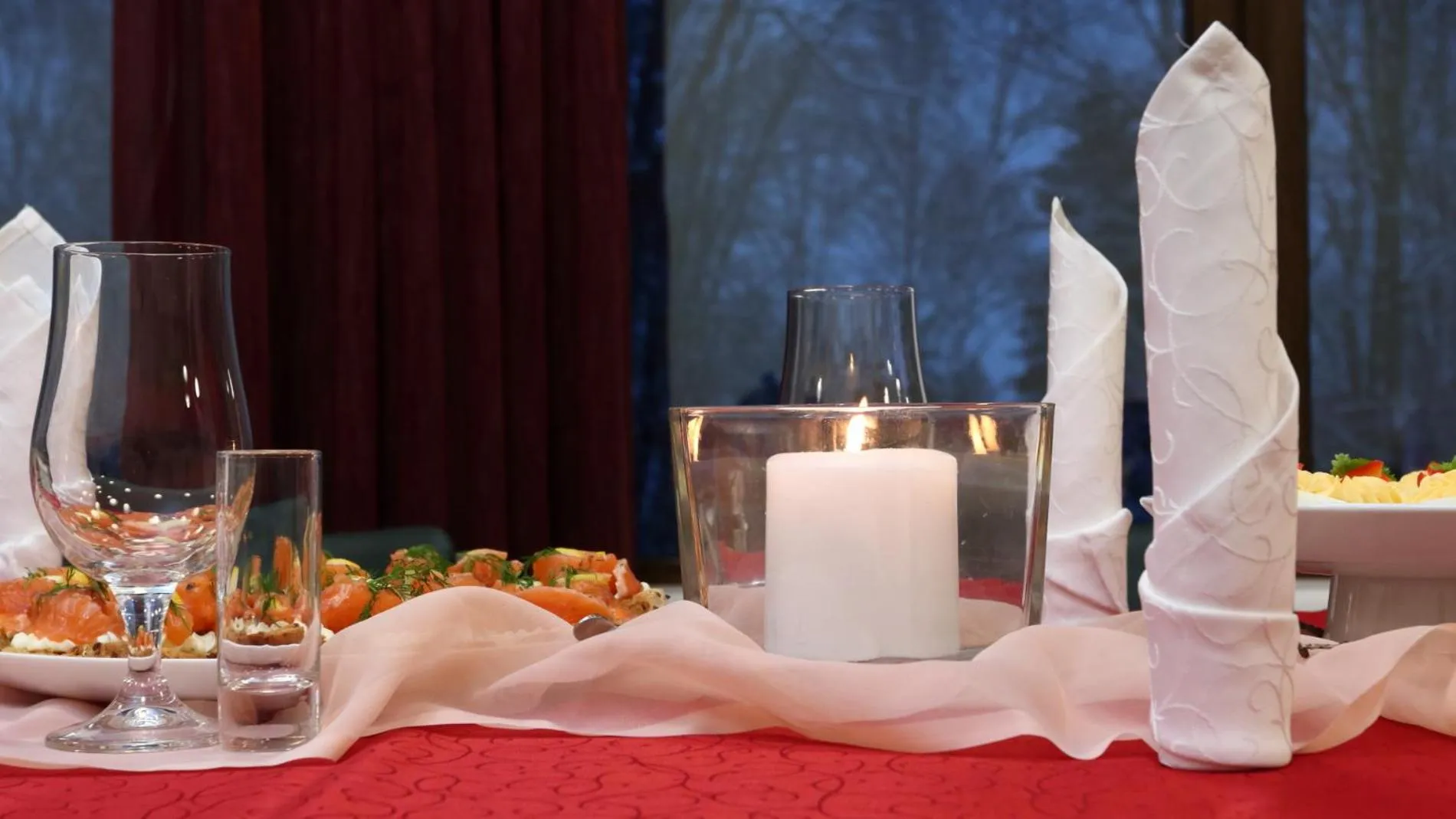 Restaurant/places to eat in Hotel Karupesa