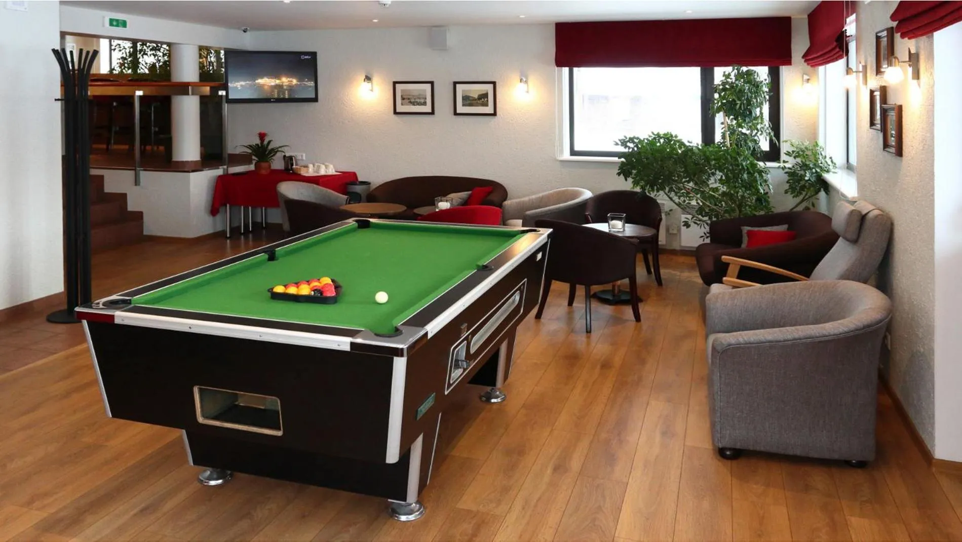 Communal lounge/ TV room in Hotel Karupesa