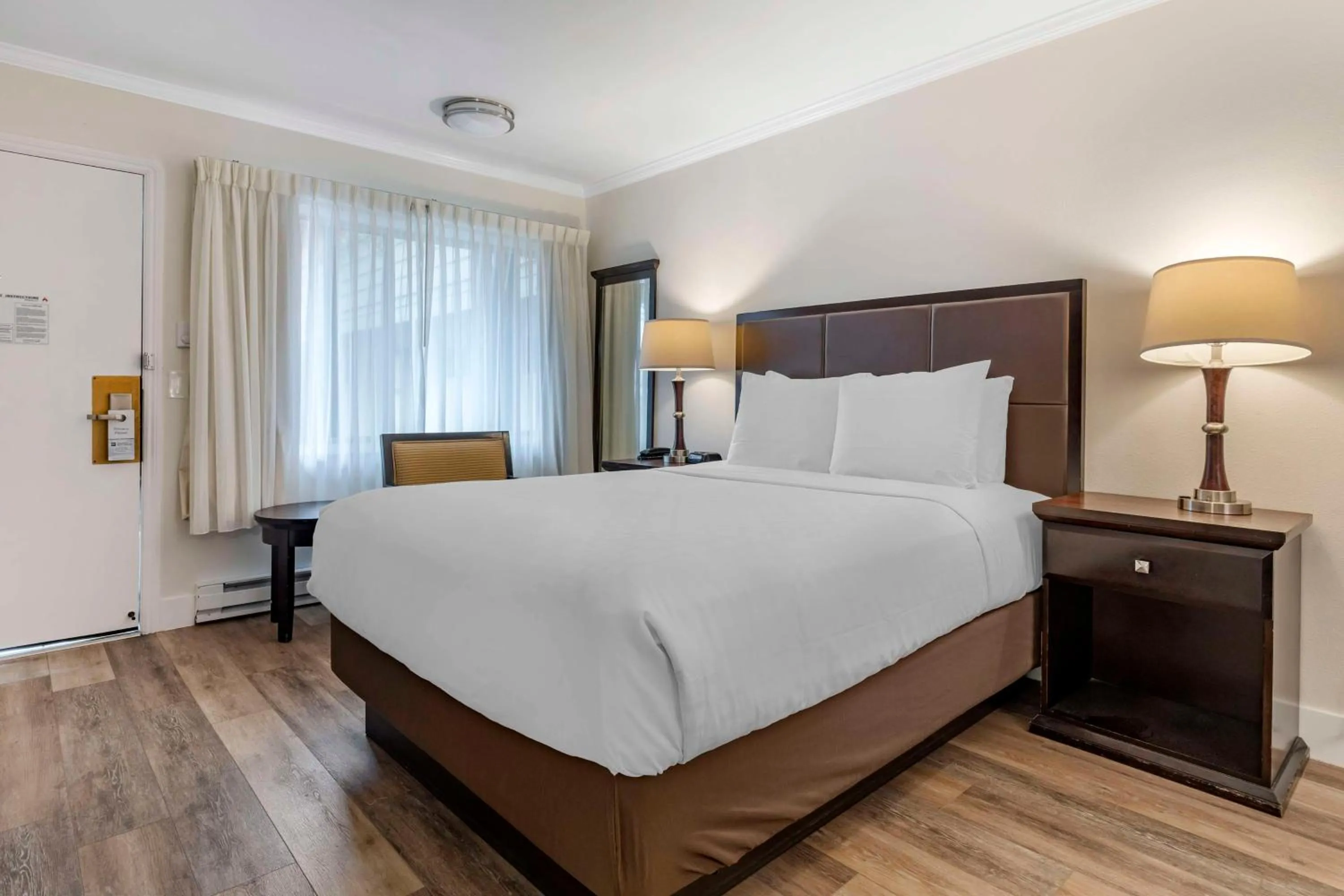 Bedroom, Bed in Best Western Carmel's Town House Lodge