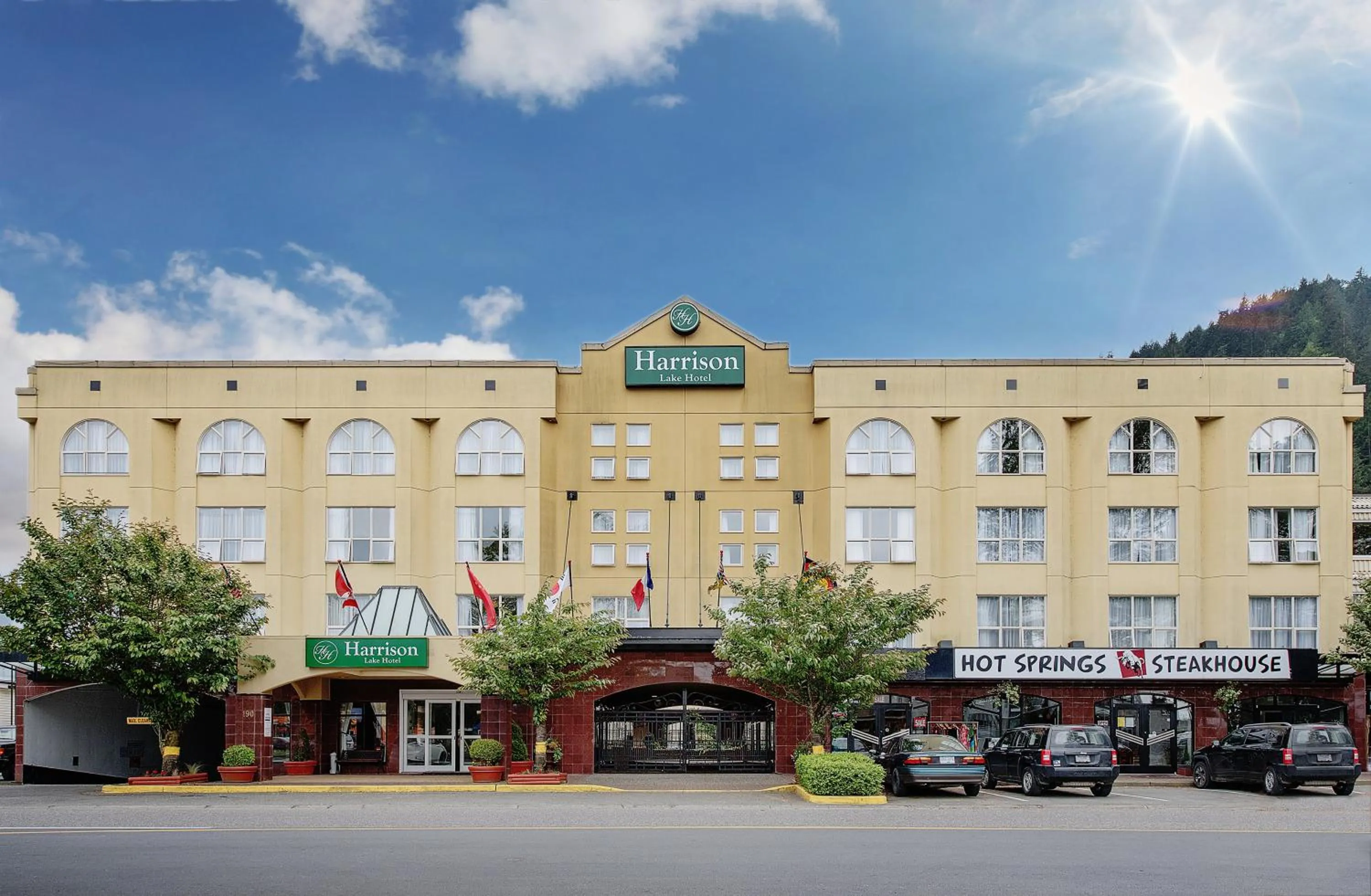 Facade/entrance in Harrison Lake Hotel
