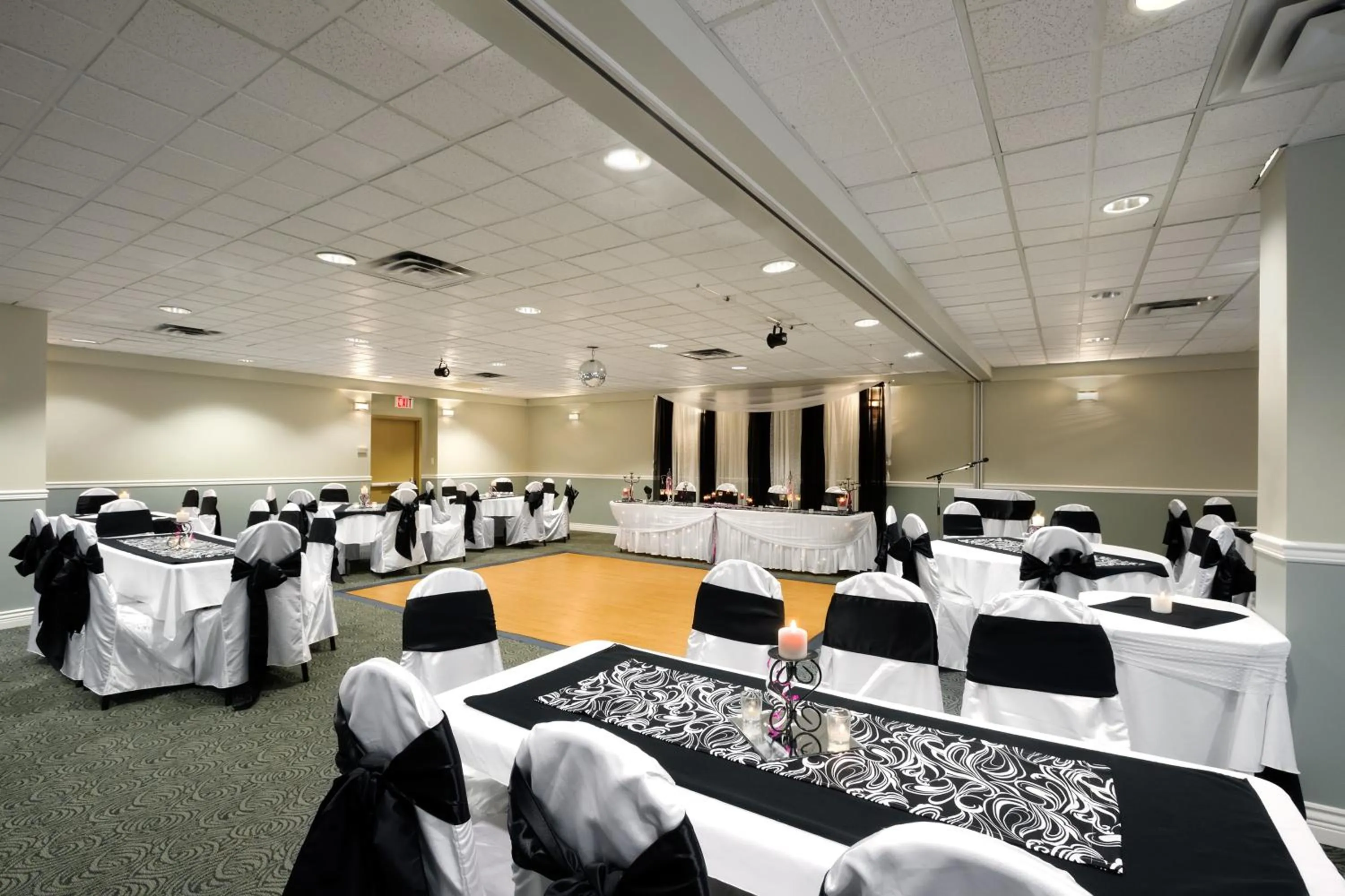 Business facilities in Harrison Lake Hotel
