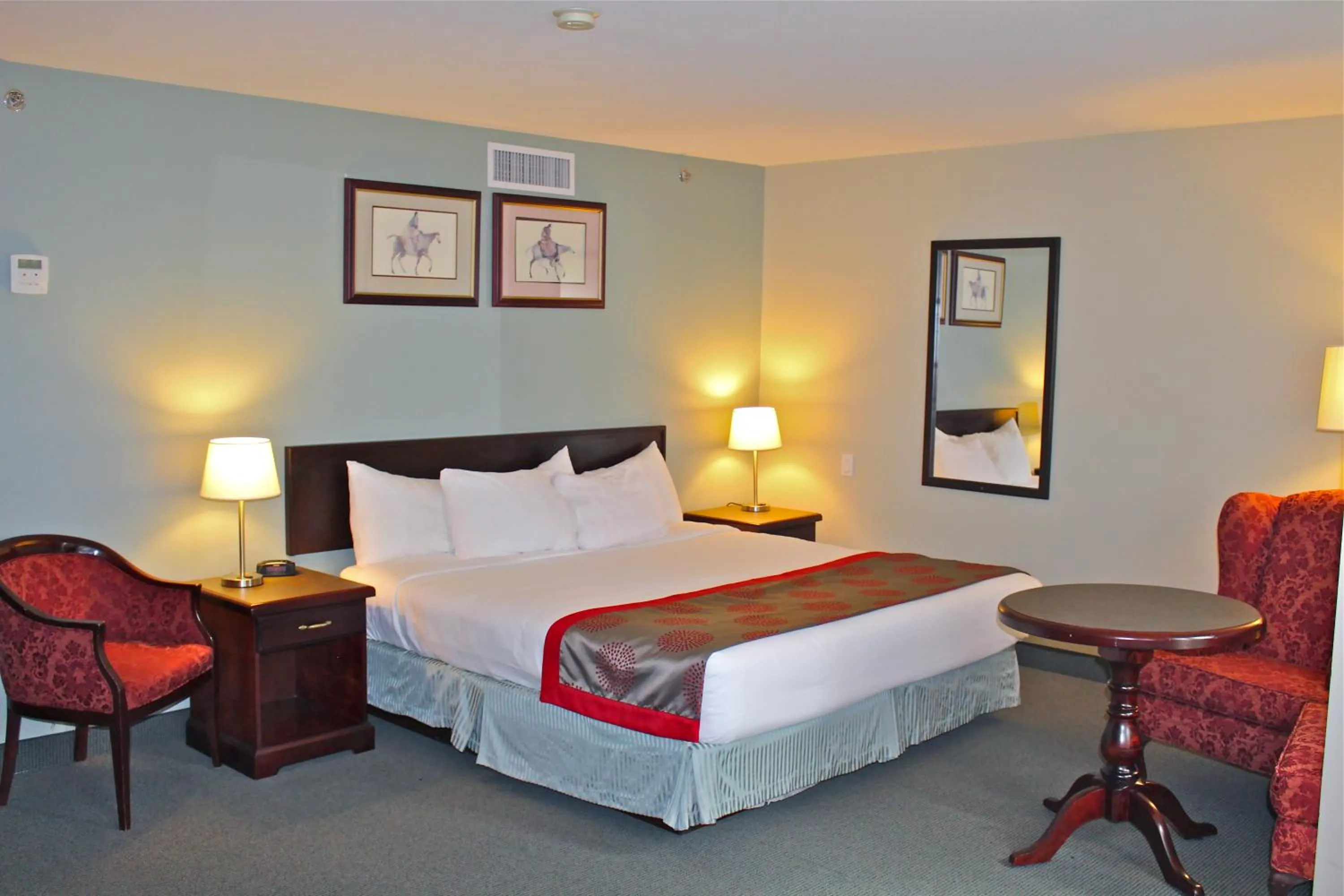 Photo of the whole room, Bed in Harrison Lake Hotel