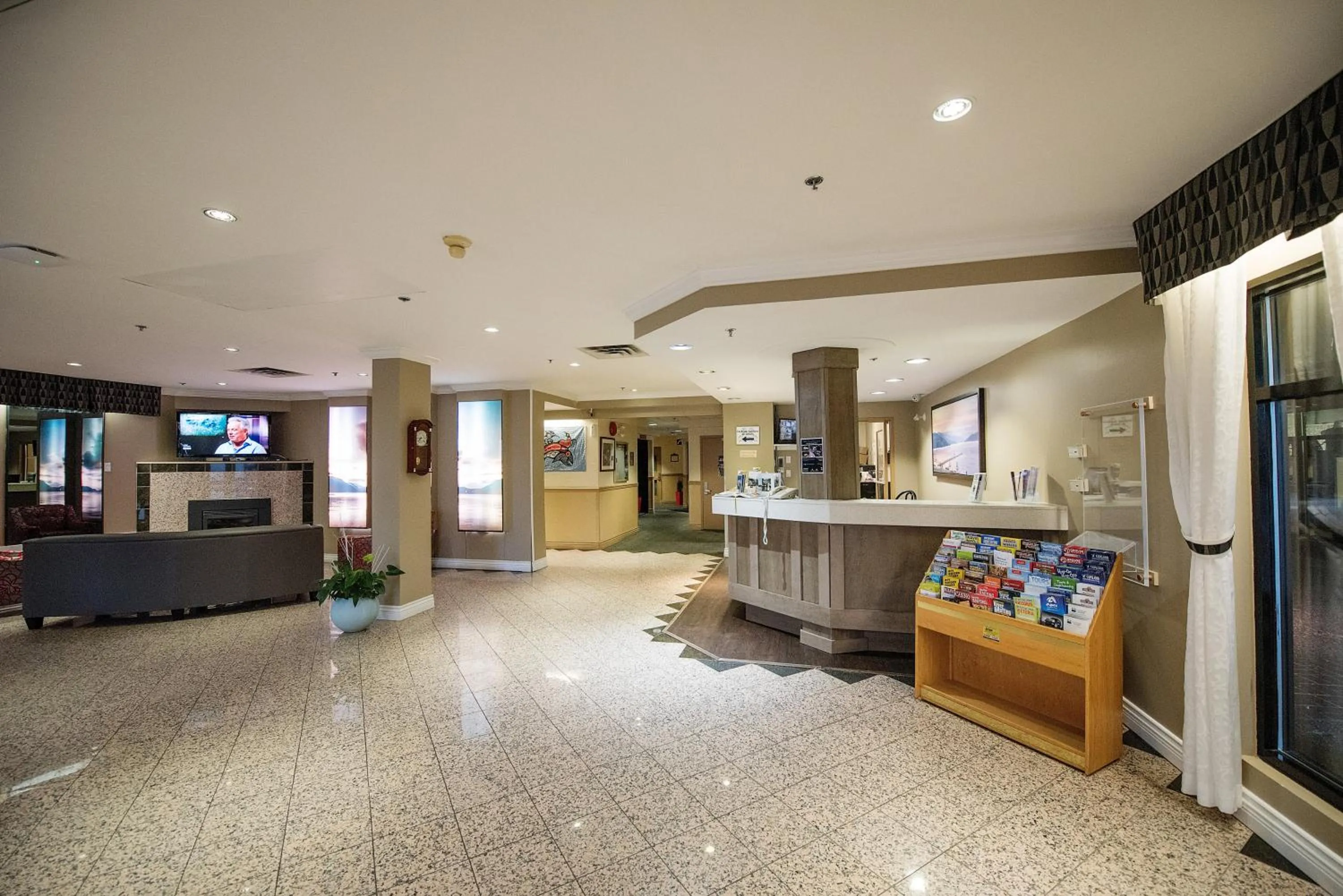 Lobby or reception in Harrison Lake Hotel