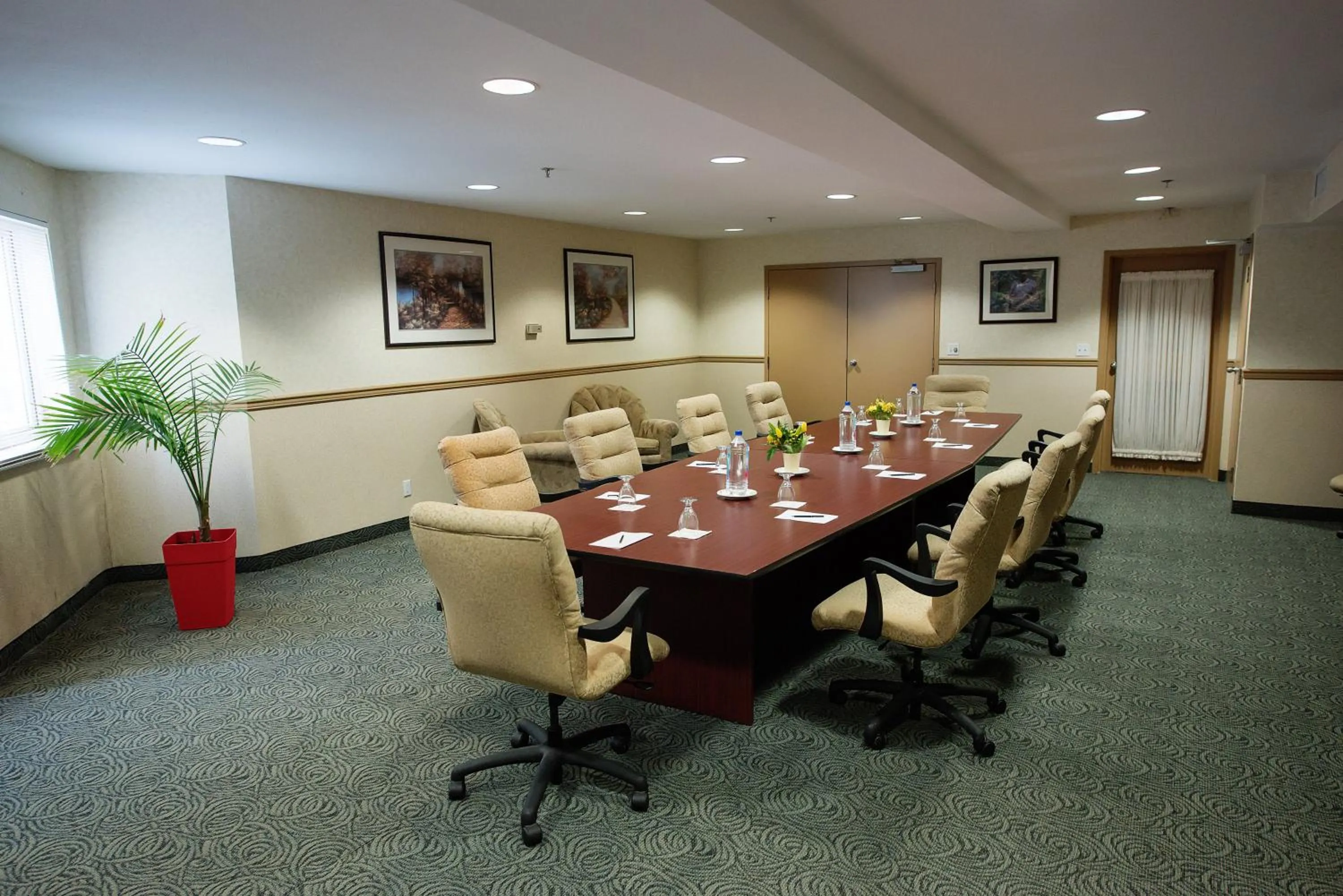 Business facilities in Harrison Lake Hotel