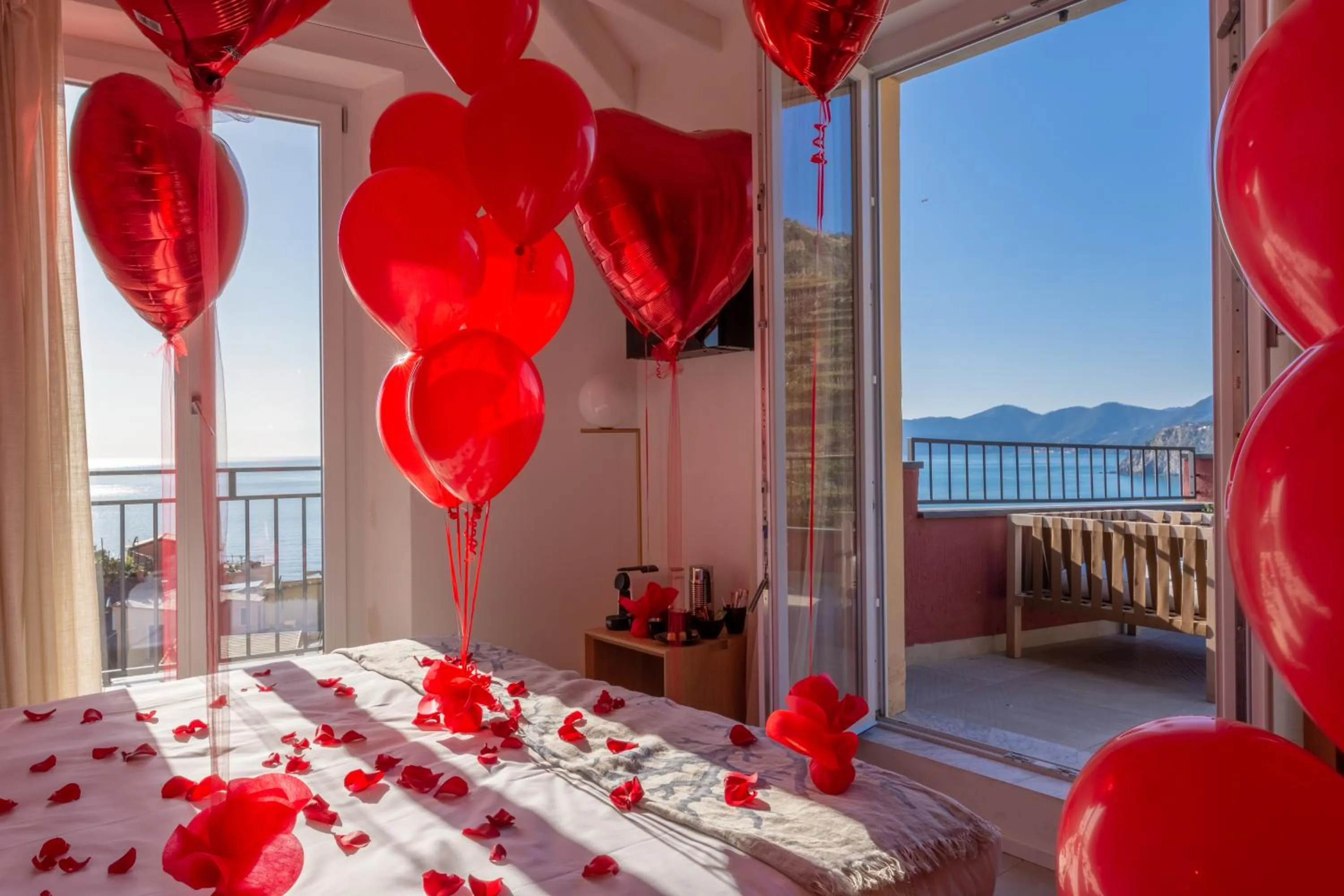 Photo of the whole room, Bed in Il Sogno di Manarola by The First