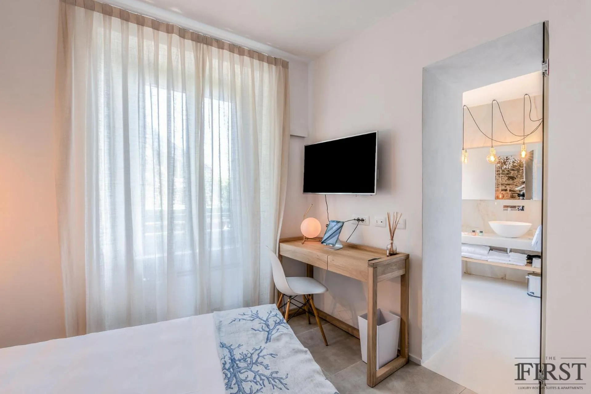 Photo of the whole room, Bed in Il Sogno di Manarola by The First