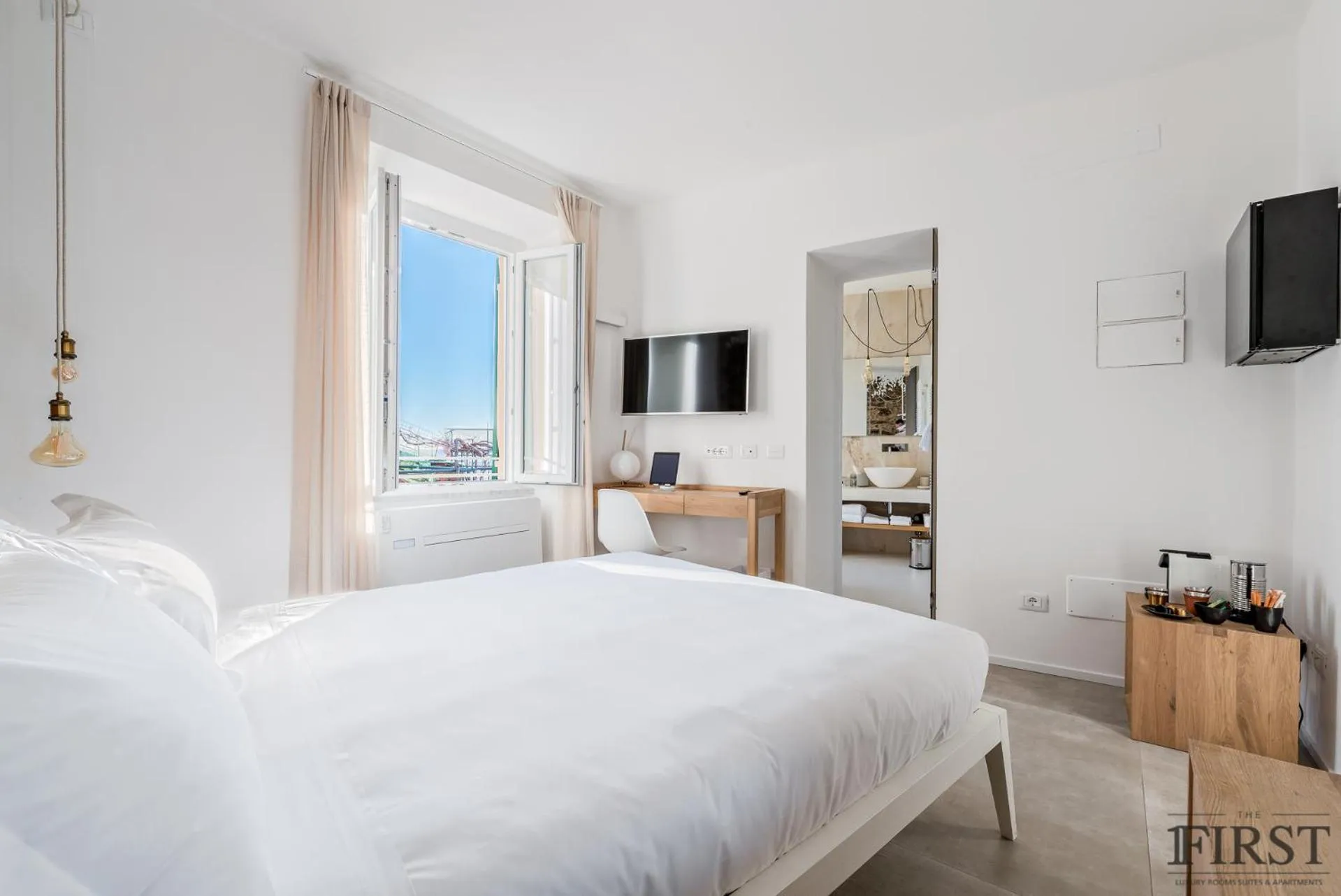 Photo of the whole room, Bed in Il Sogno di Manarola by The First