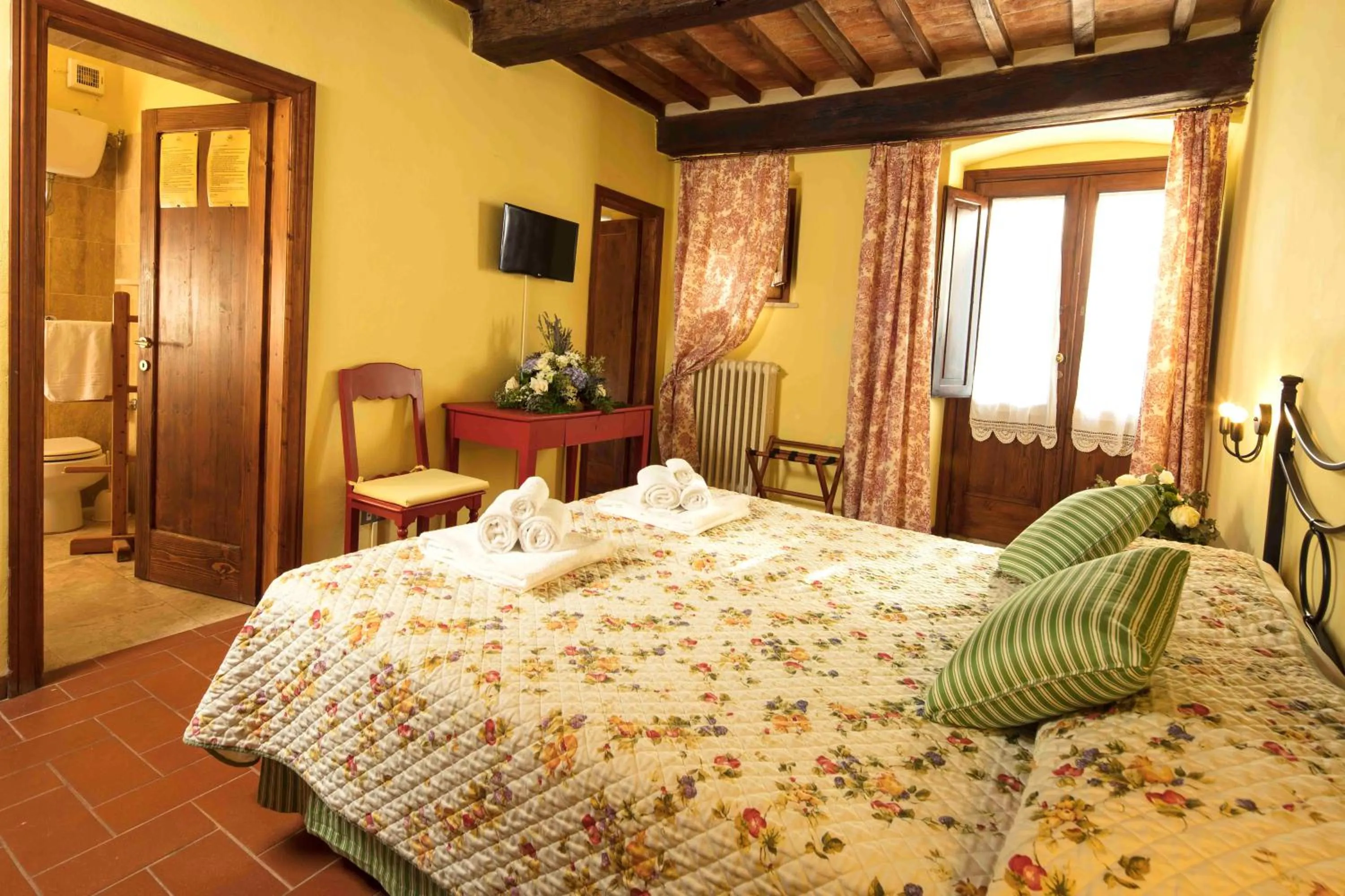 Bedroom, Bed in Castello di Titignano