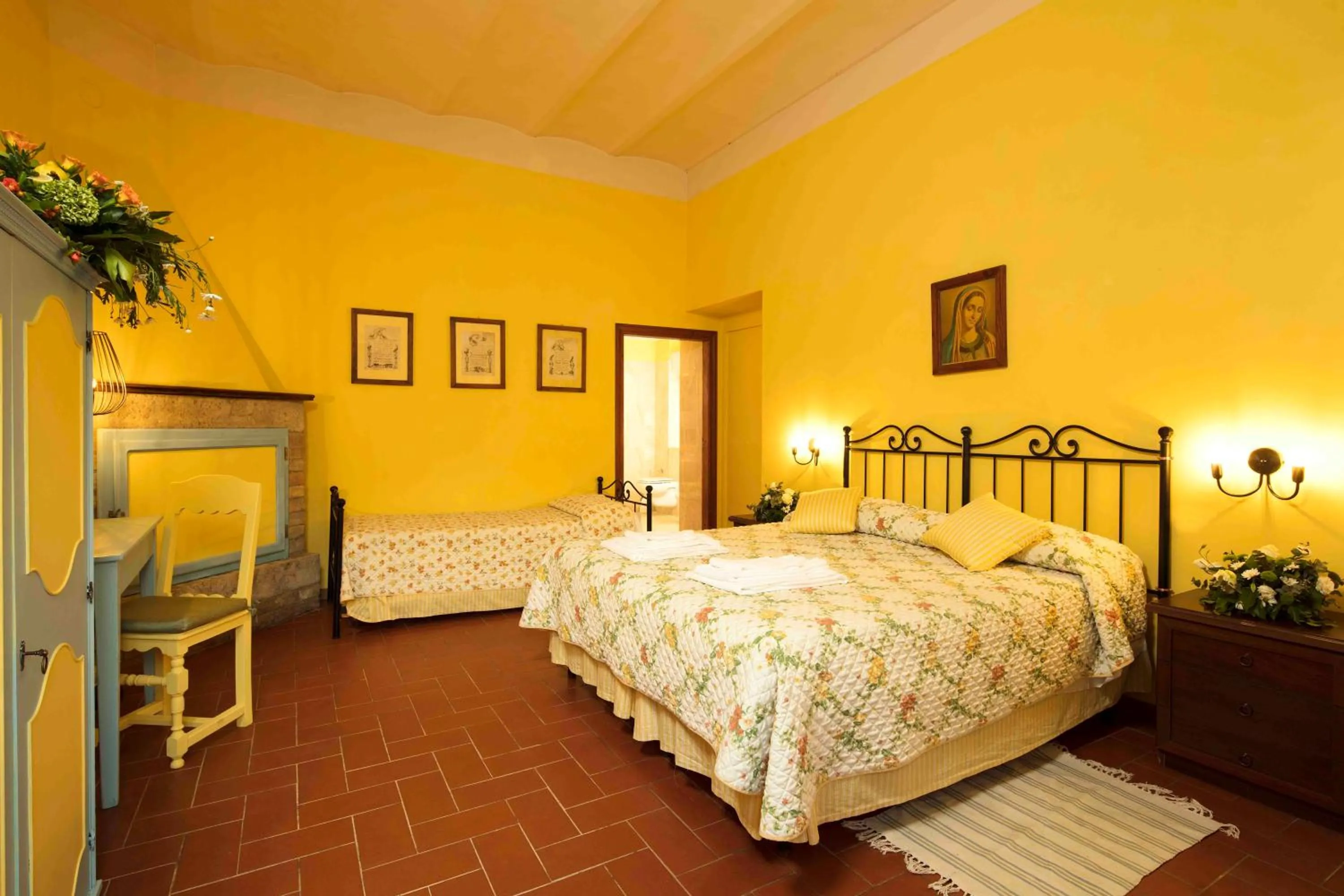 Bedroom, Bed in Castello di Titignano