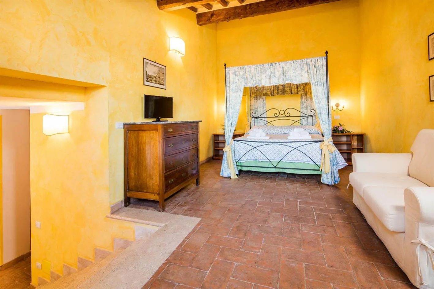 Bedroom, Bed in Castello di Titignano