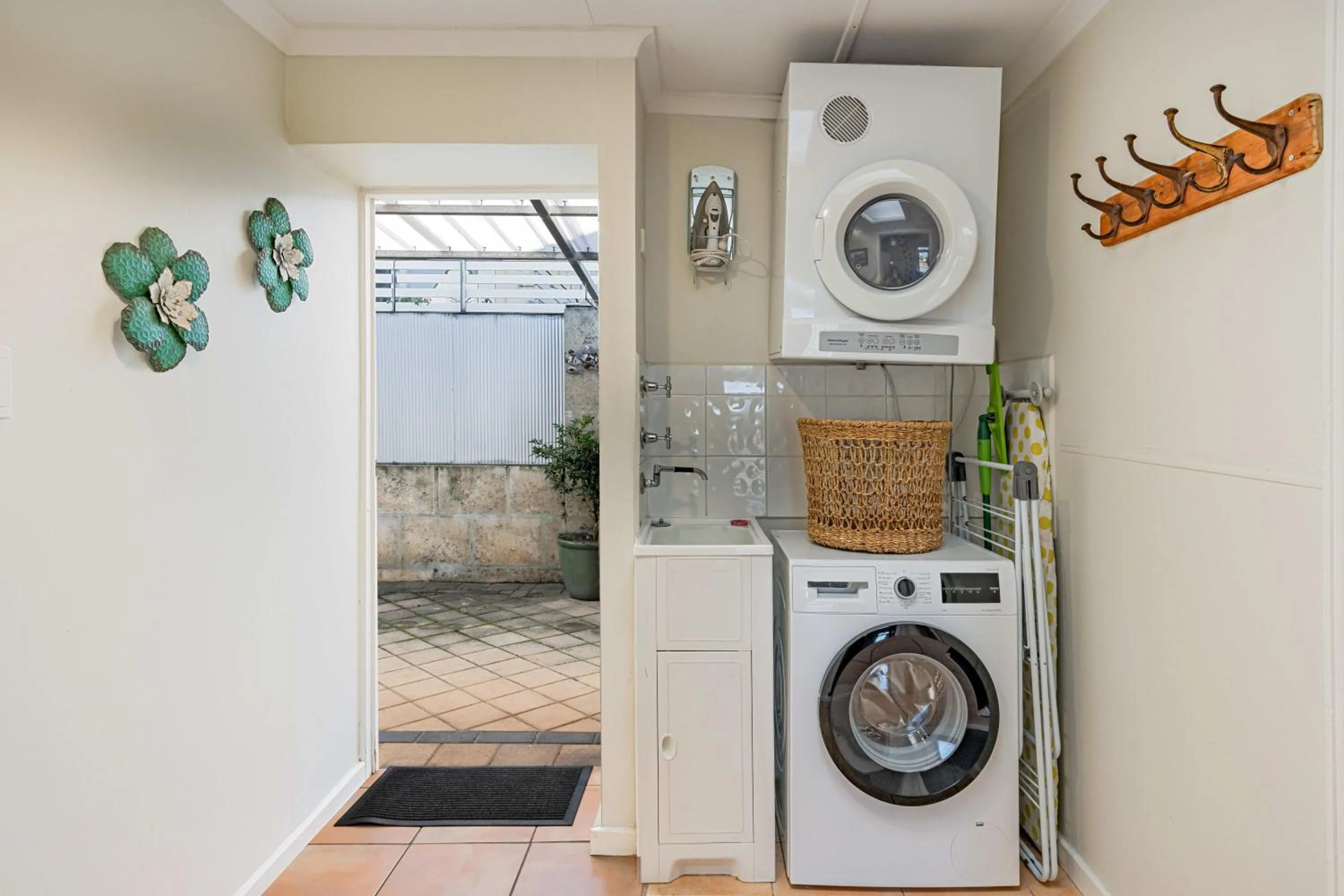 laundry in Albany Harbourside Apartments And Houses