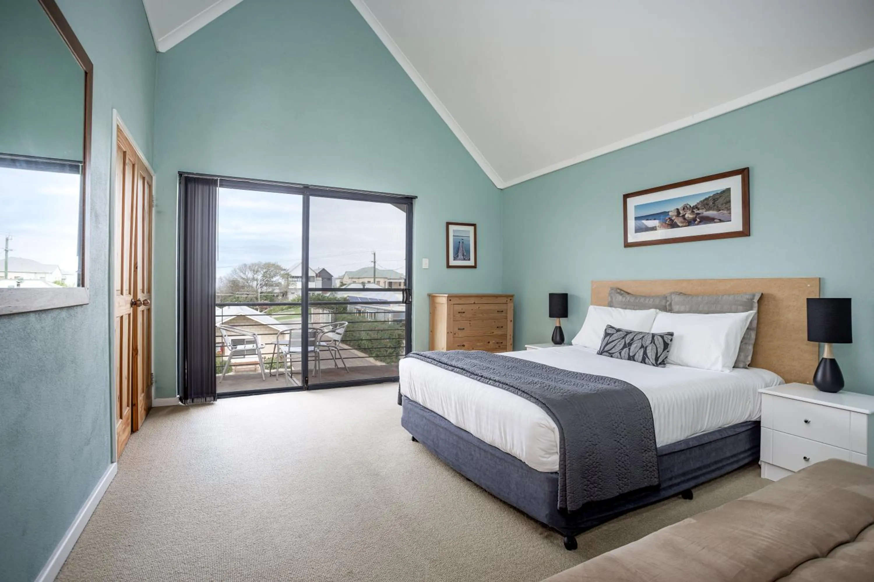 Bedroom, Bed in Albany Harbourside Apartments And Houses