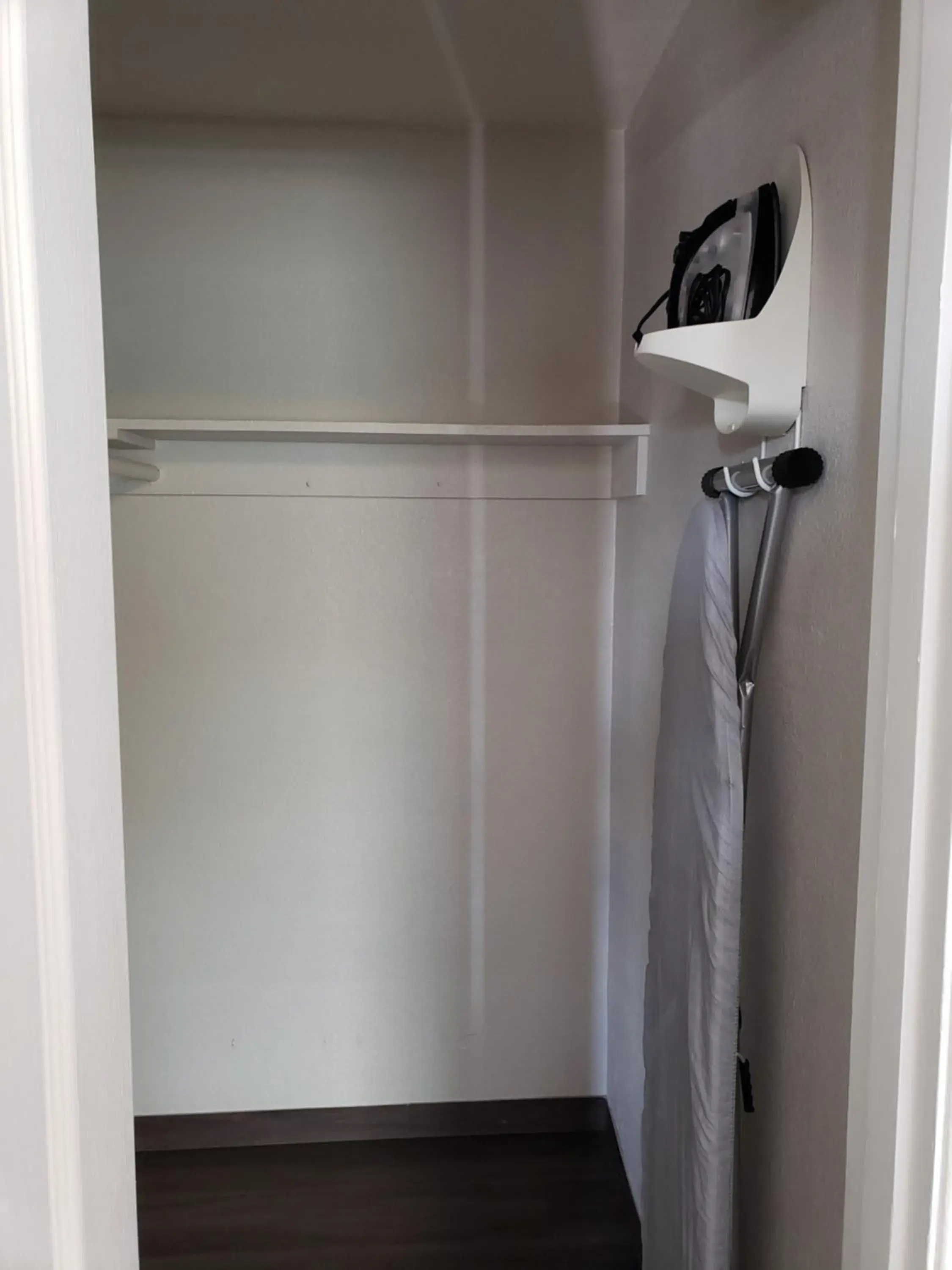 Double Room in Classic Inn and Suites Double Room in Classic Inn and Suites